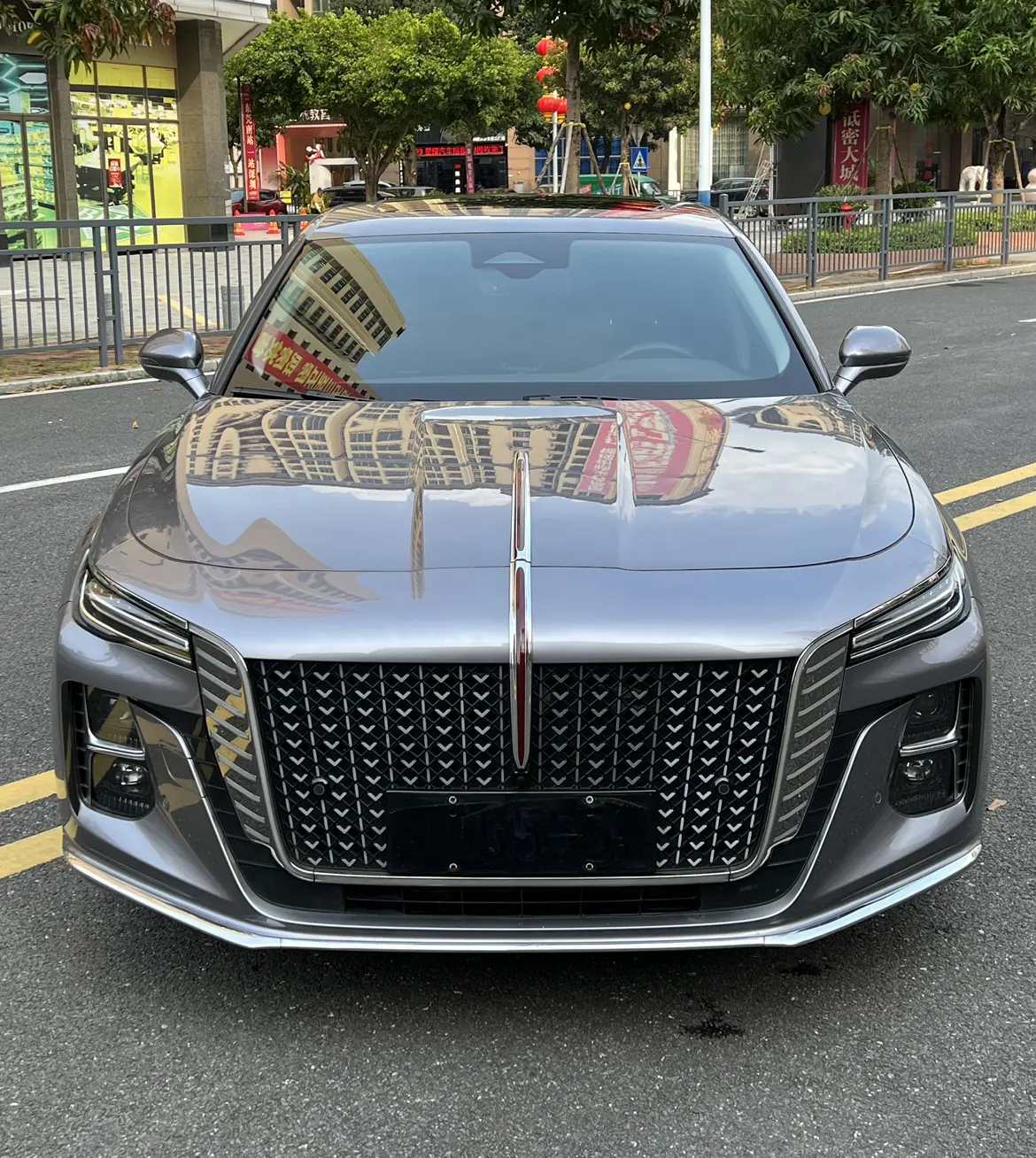 Hongqi H5  из Китая