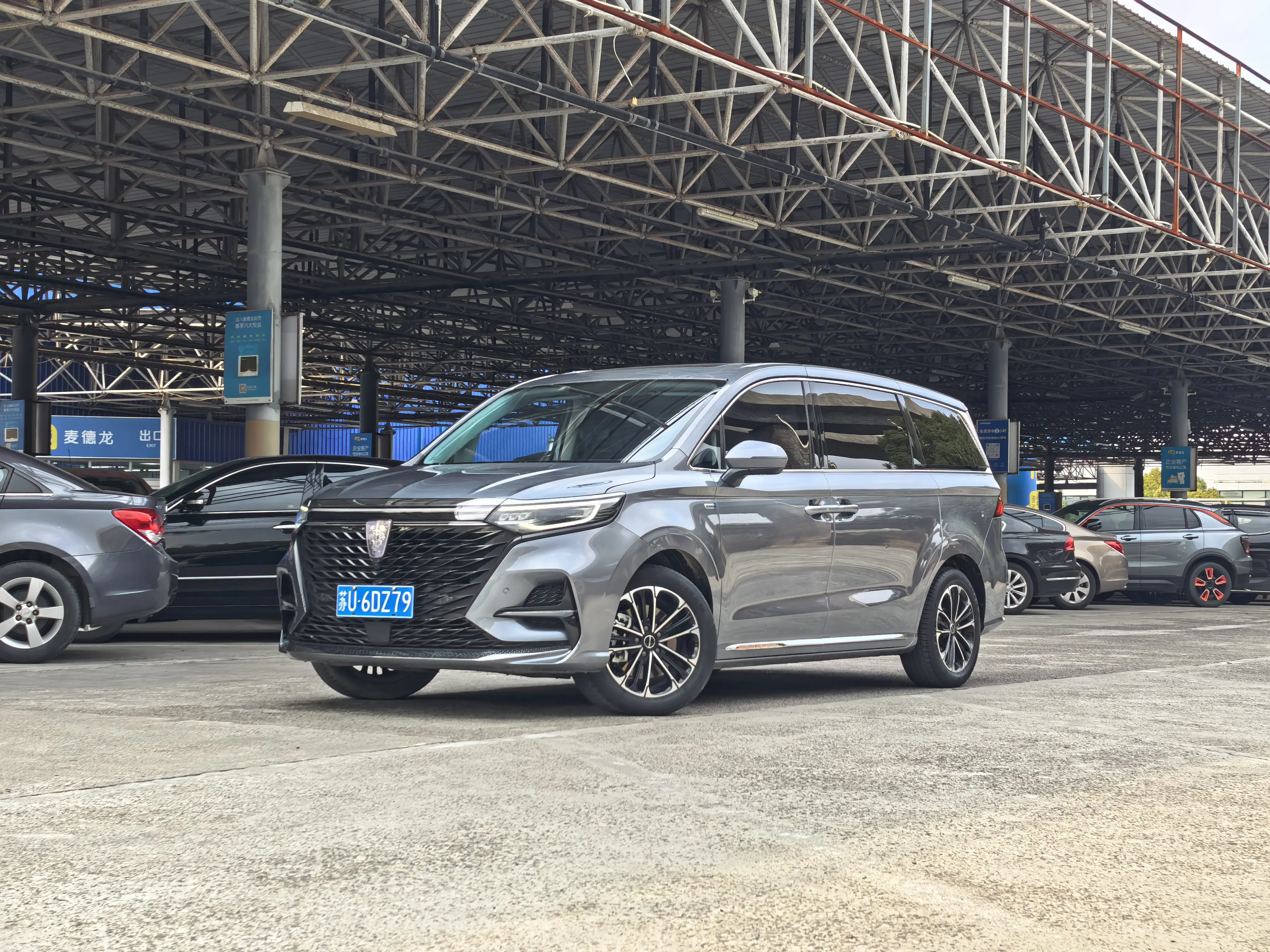 Roewe iMAX8  из Китая