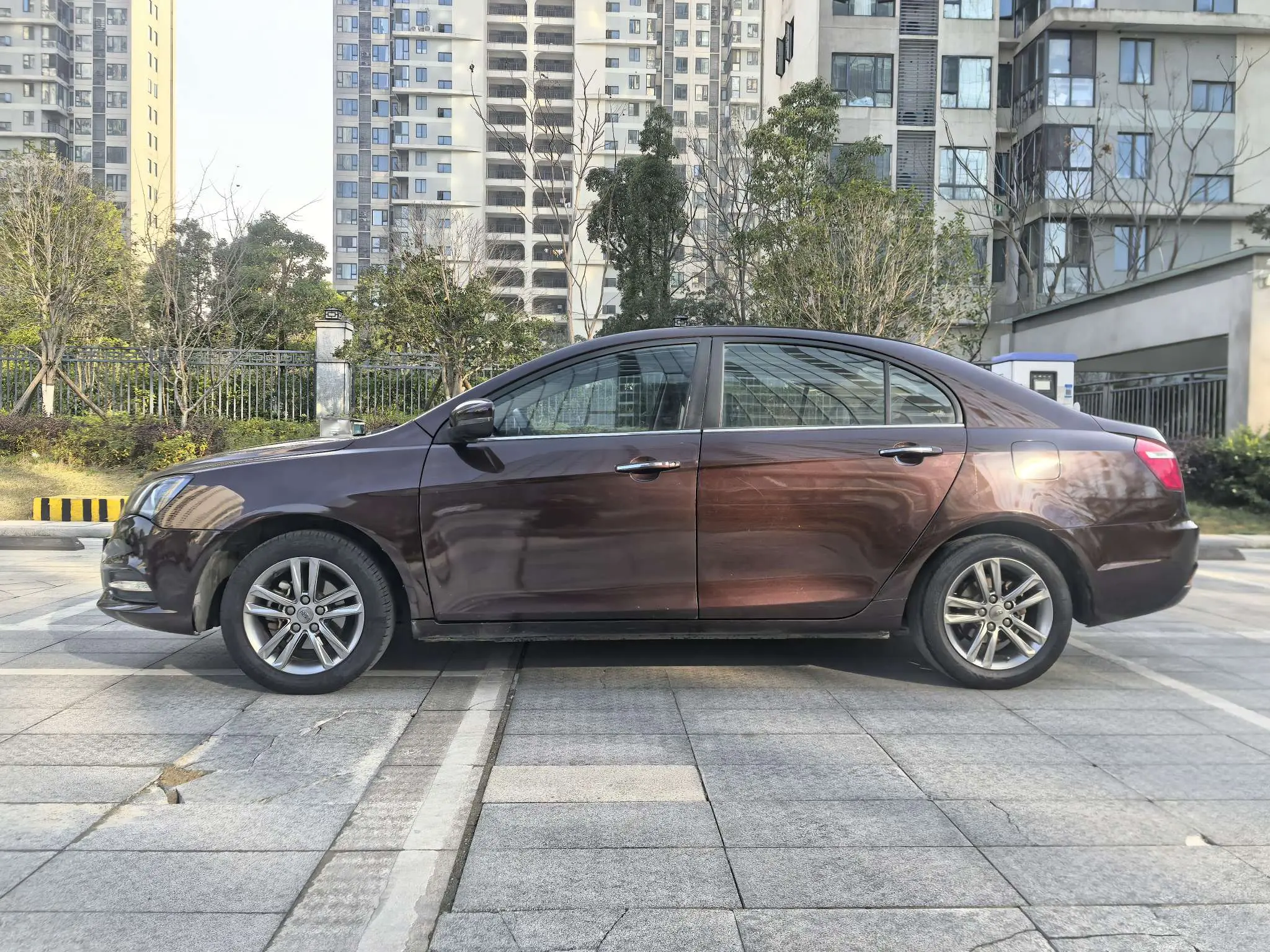 Geely Emgrand  из Китая