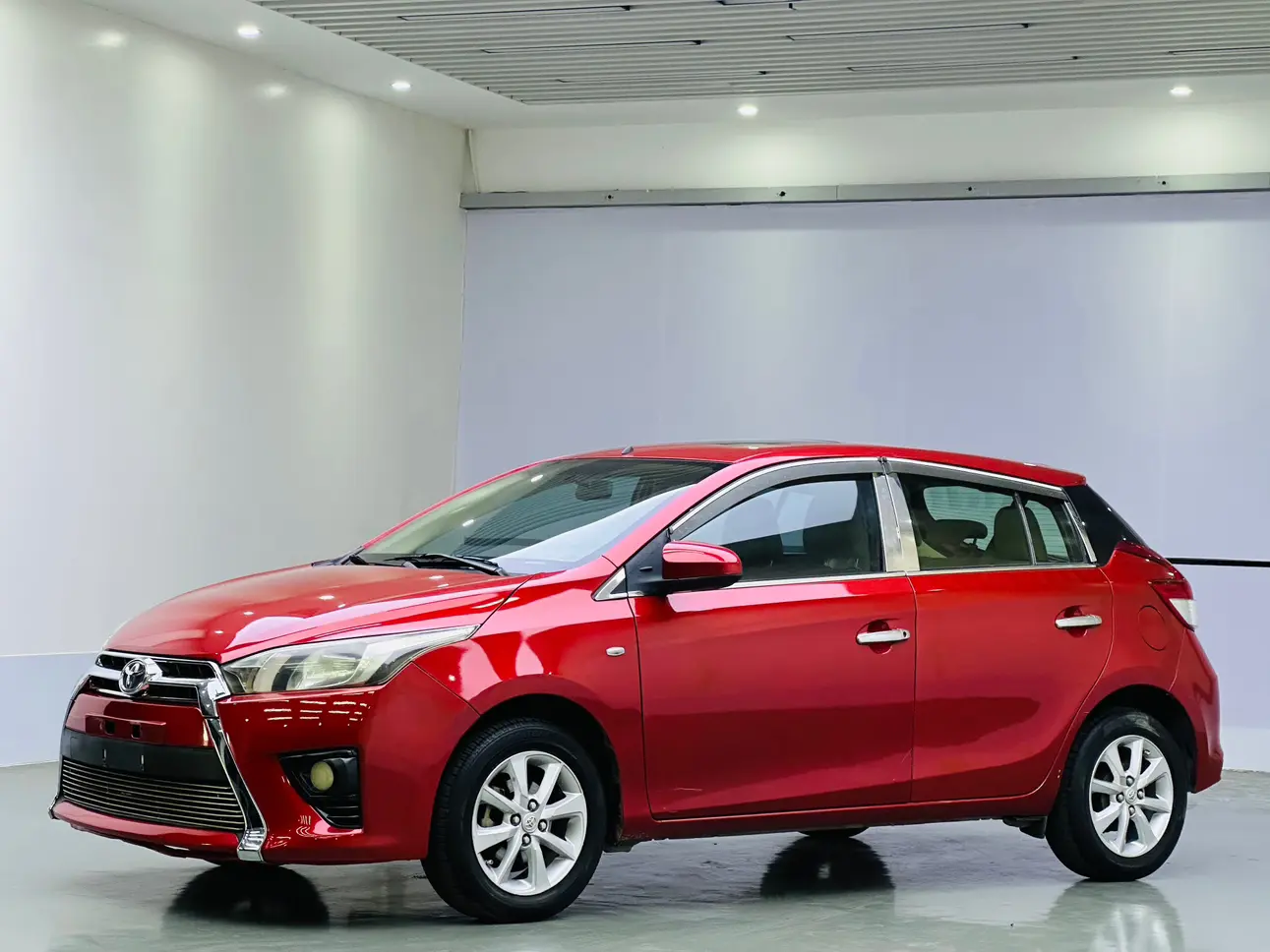 Toyota Yaris L  из Китая