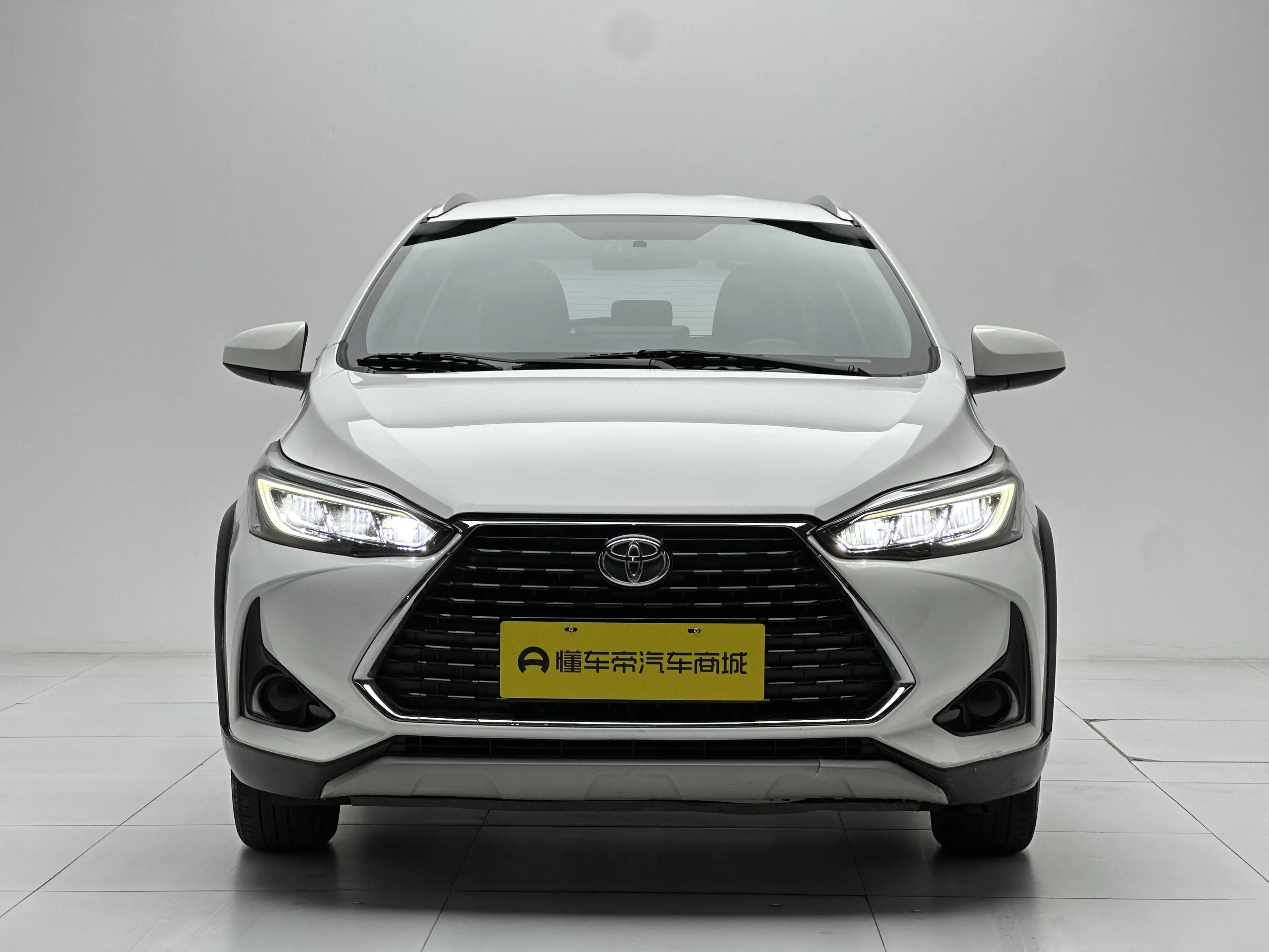 Toyota Yaris L  из Китая