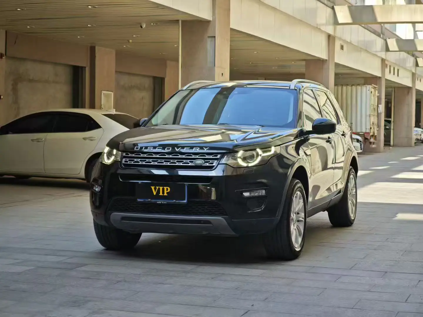 Land Rover Discover the magic  из Китая