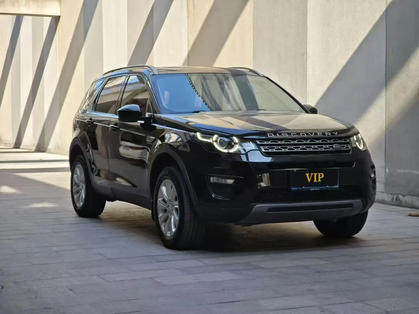 Land Rover Discover the magic  из Китая