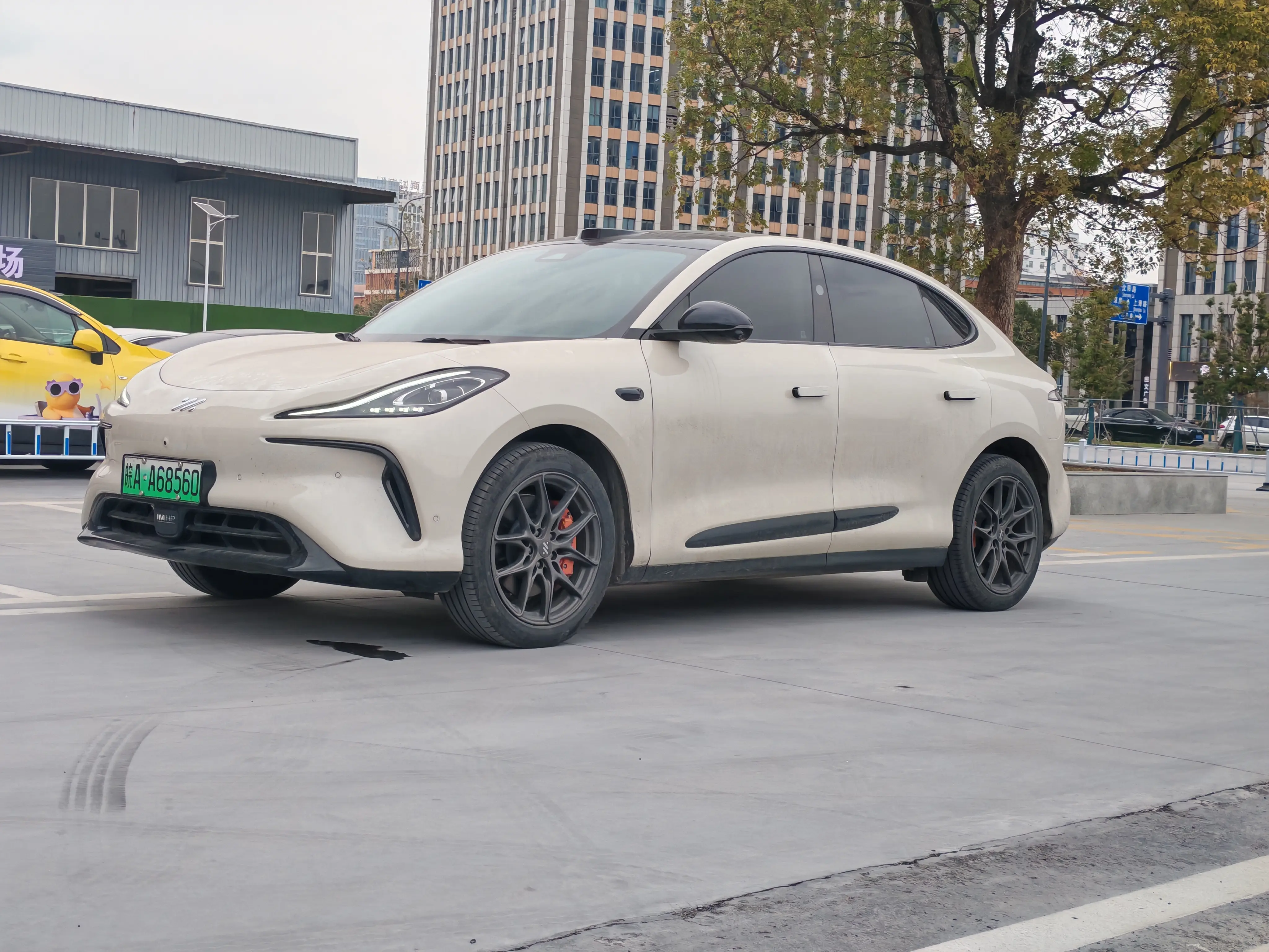 Zhiji LS6  из Китая