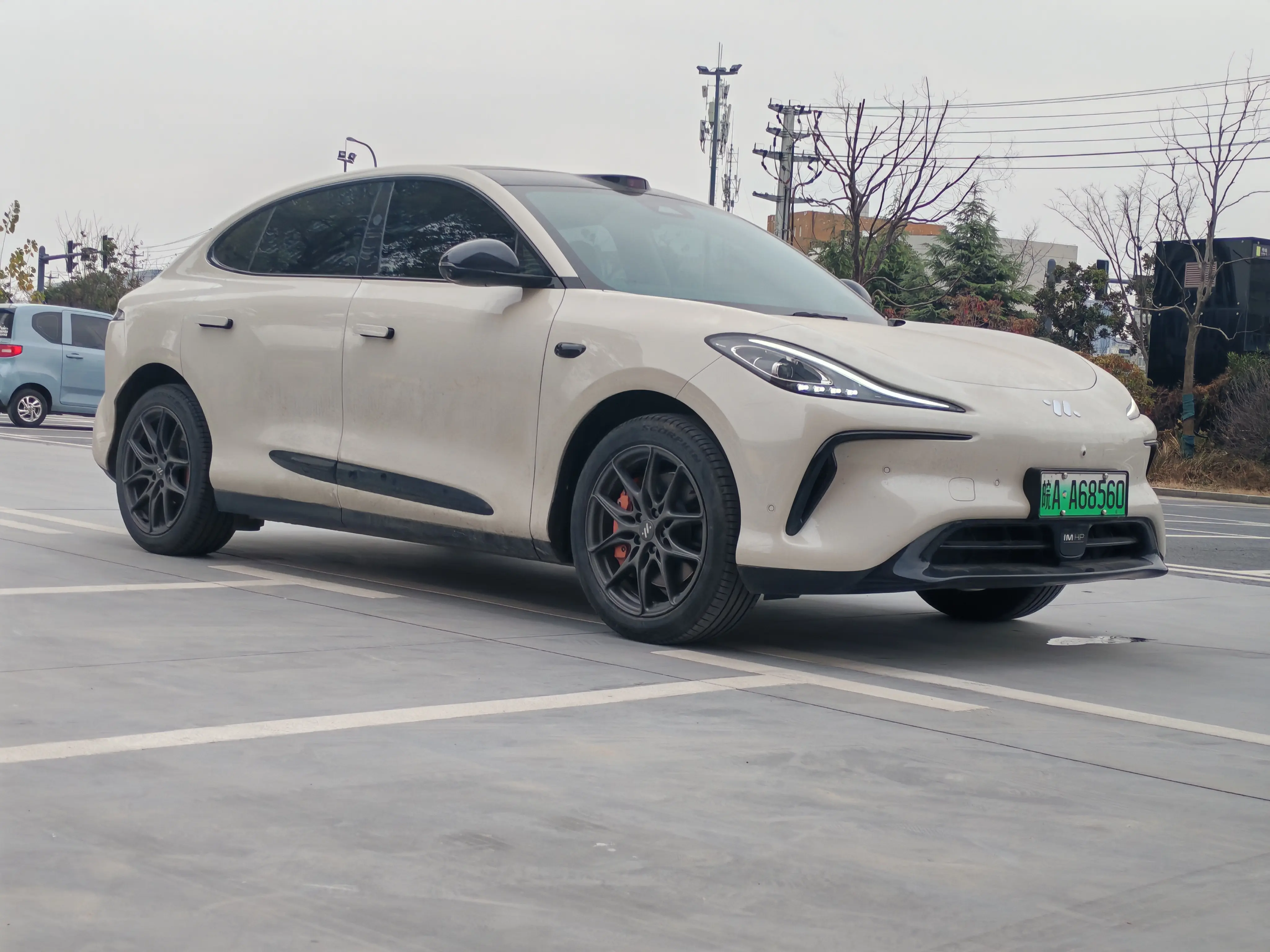 Zhiji LS6  из Китая