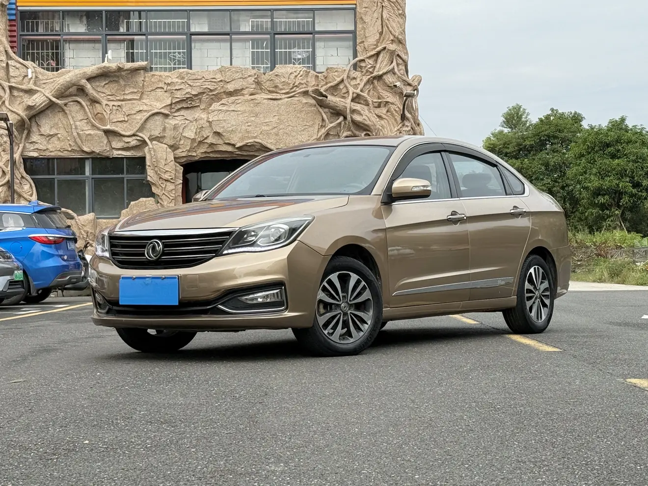 Dongfeng Fengshen A60  из Китая