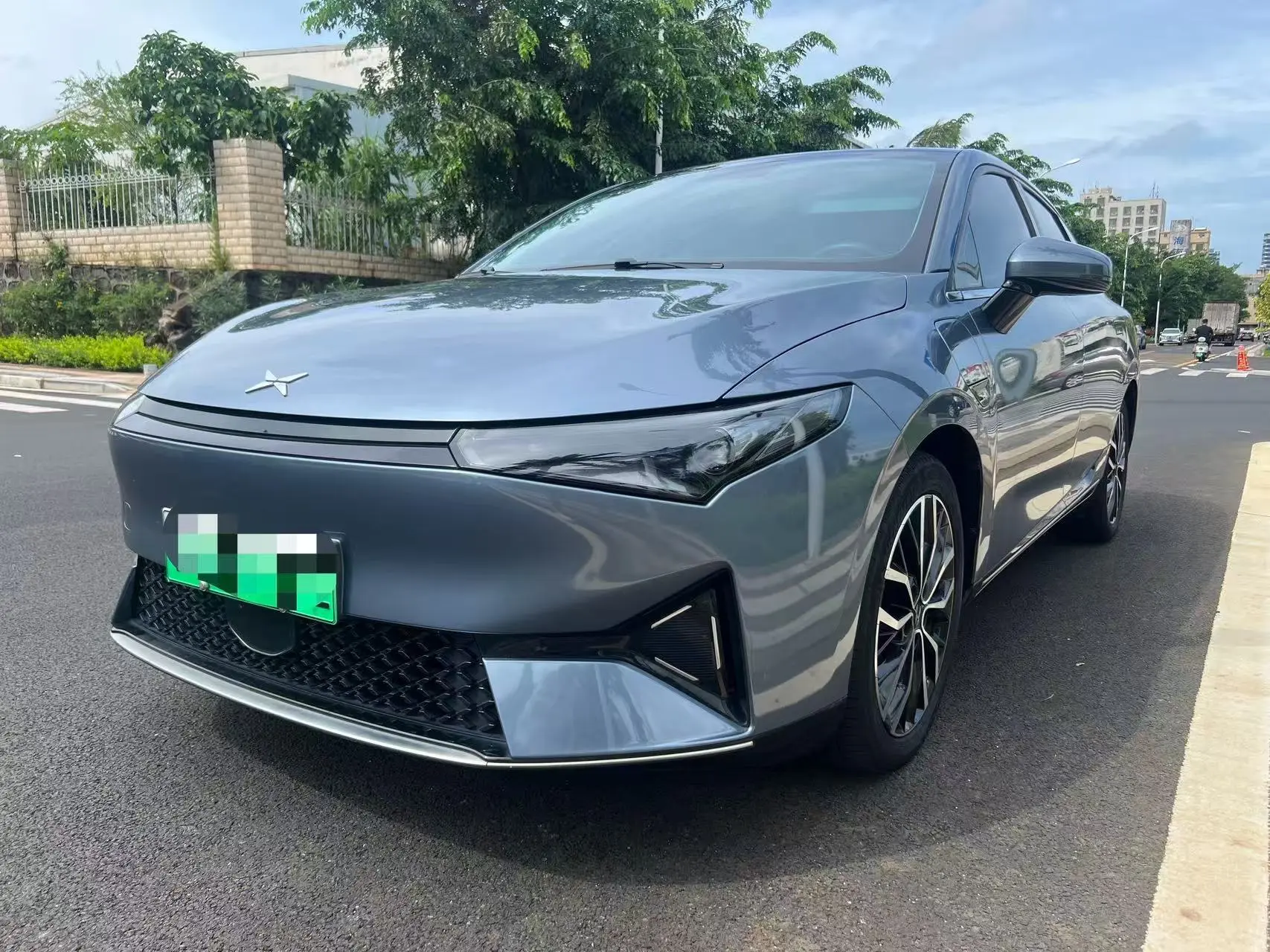 Xpeng P5  из Китая