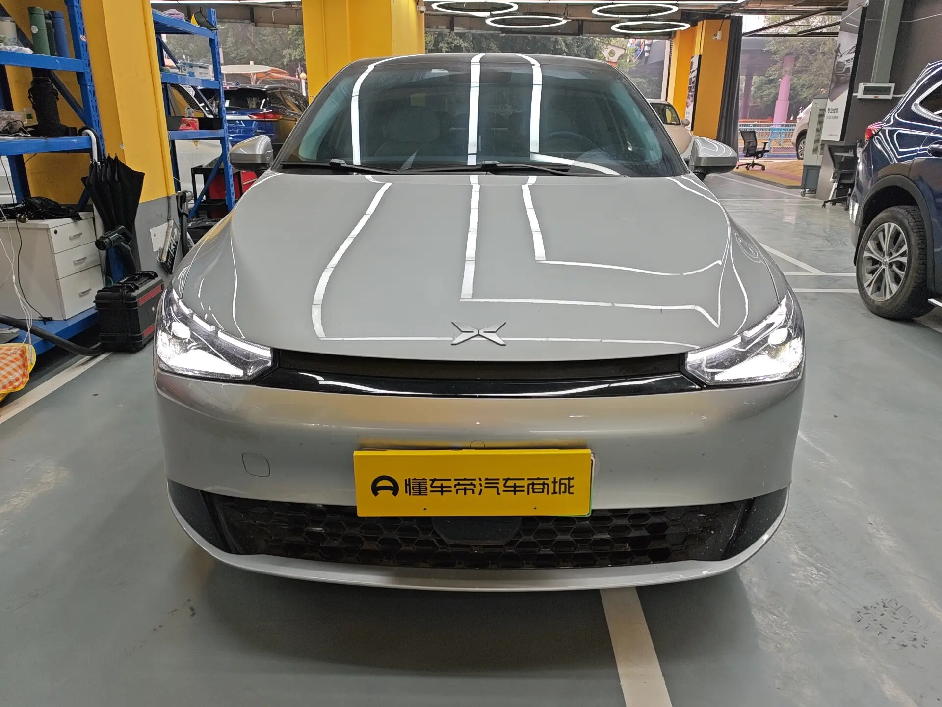 Xpeng P5  из Китая