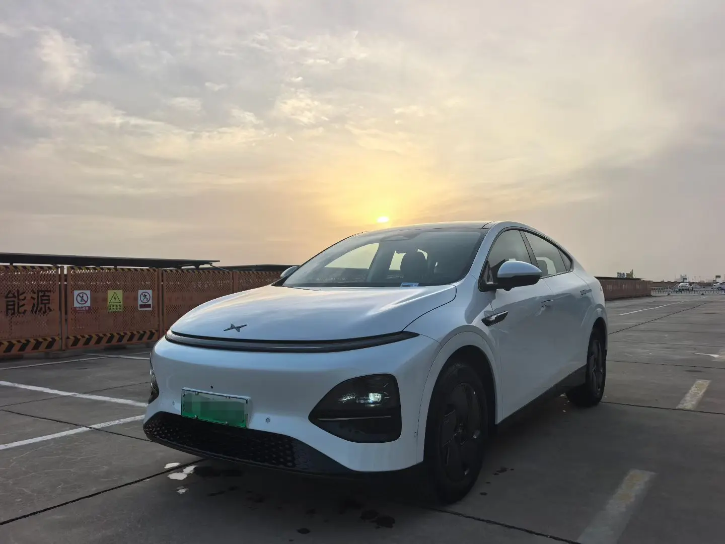 Xpeng G6  из Китая