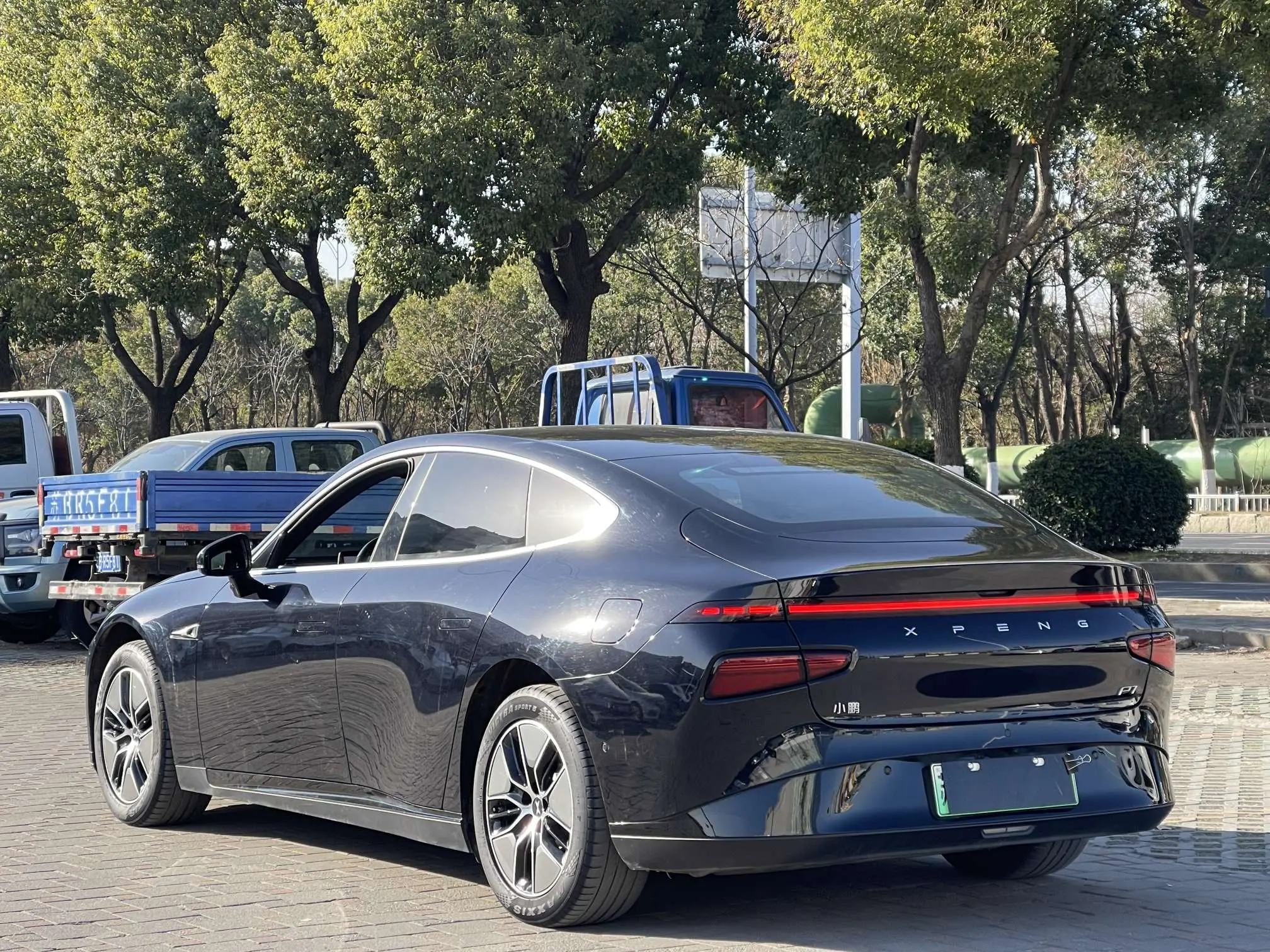 Xpeng P7  из Китая