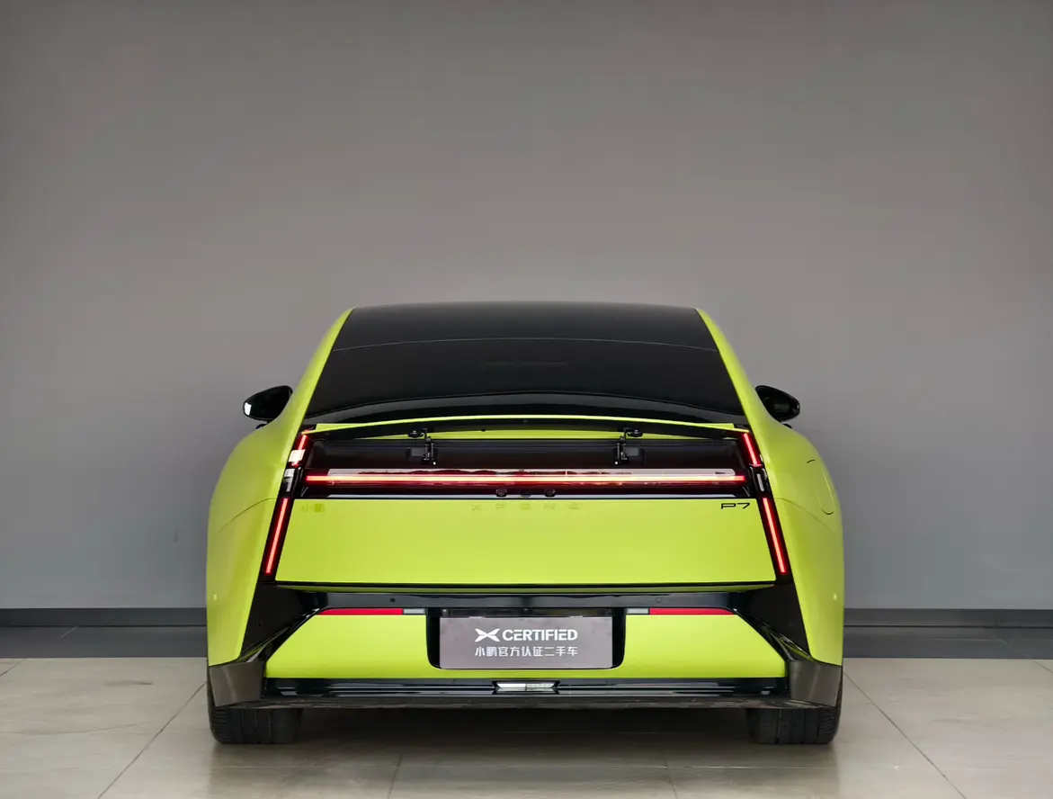 Xpeng P7  из Китая