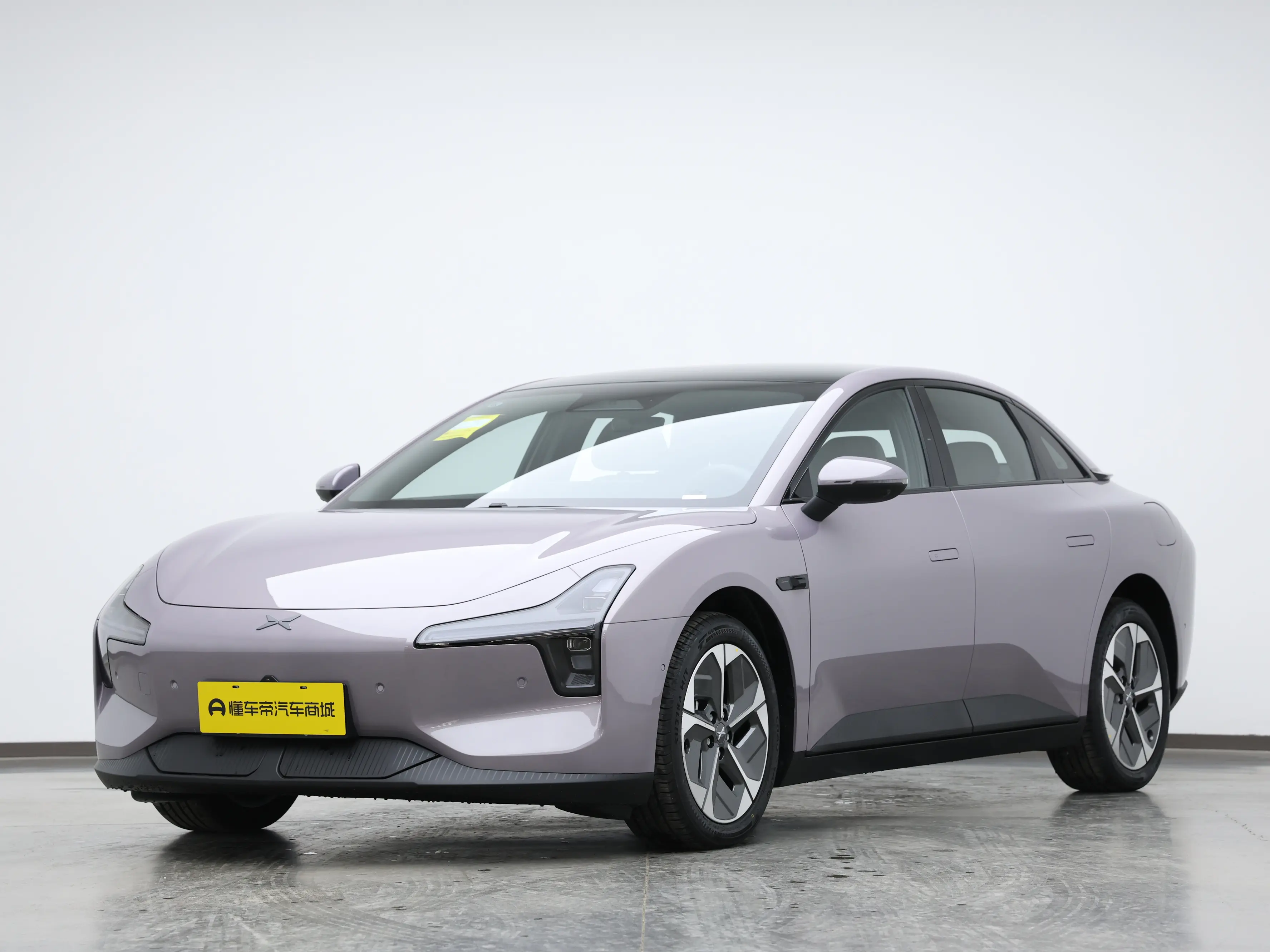 Xpeng Xiaopeng MONA M03  из Китая