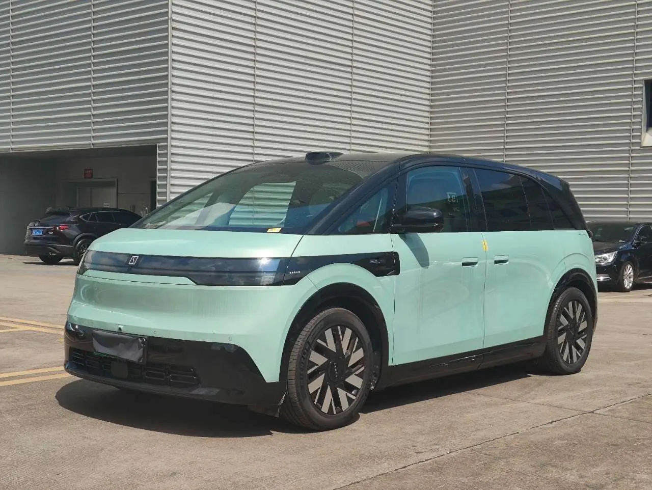 ZEEKR MIX  из Китая