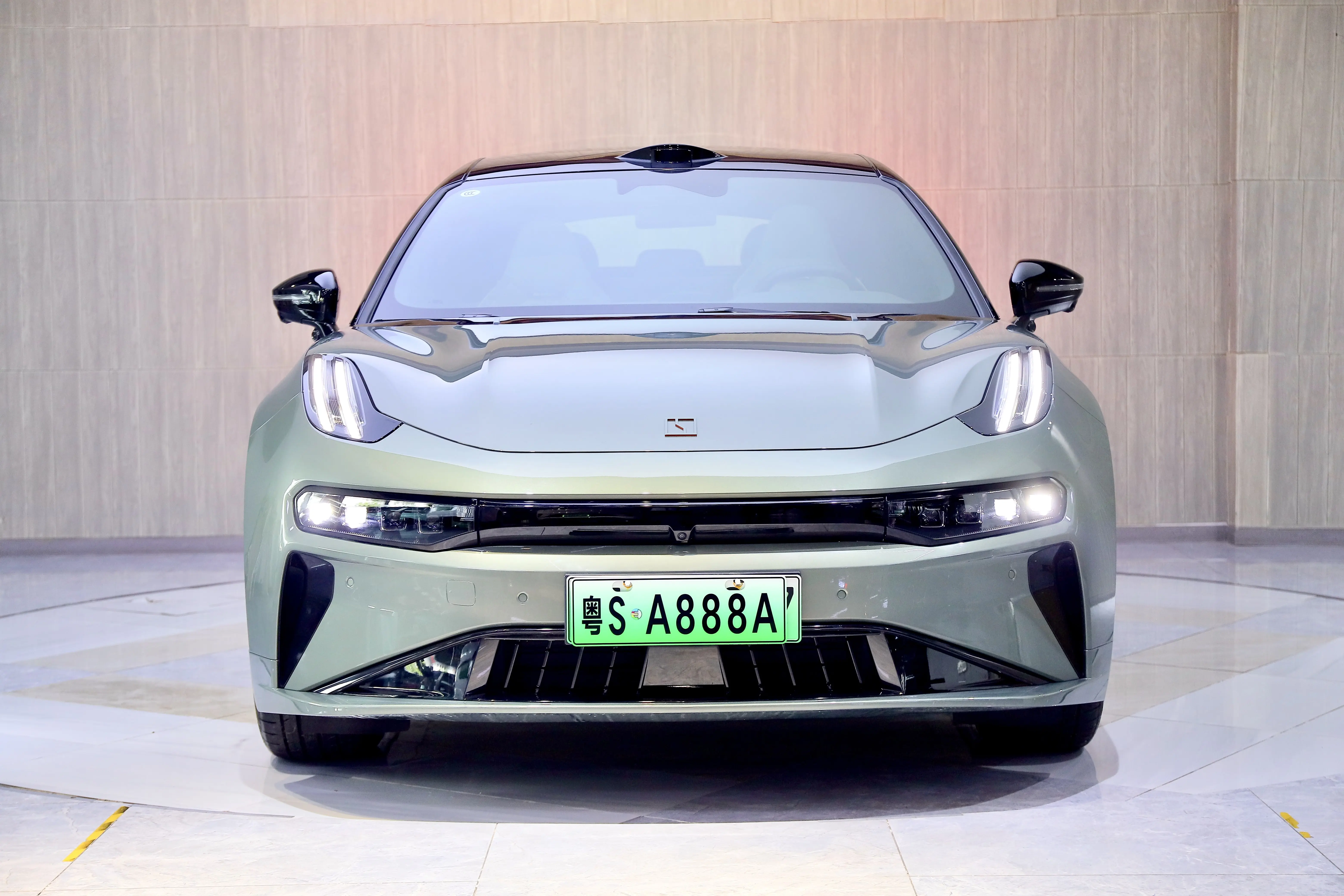 ZEEKR 001  из Китая