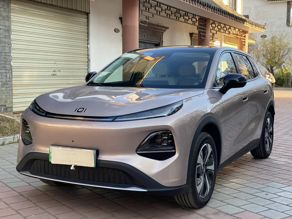 Changan Qiyuan Q05  из Китая
