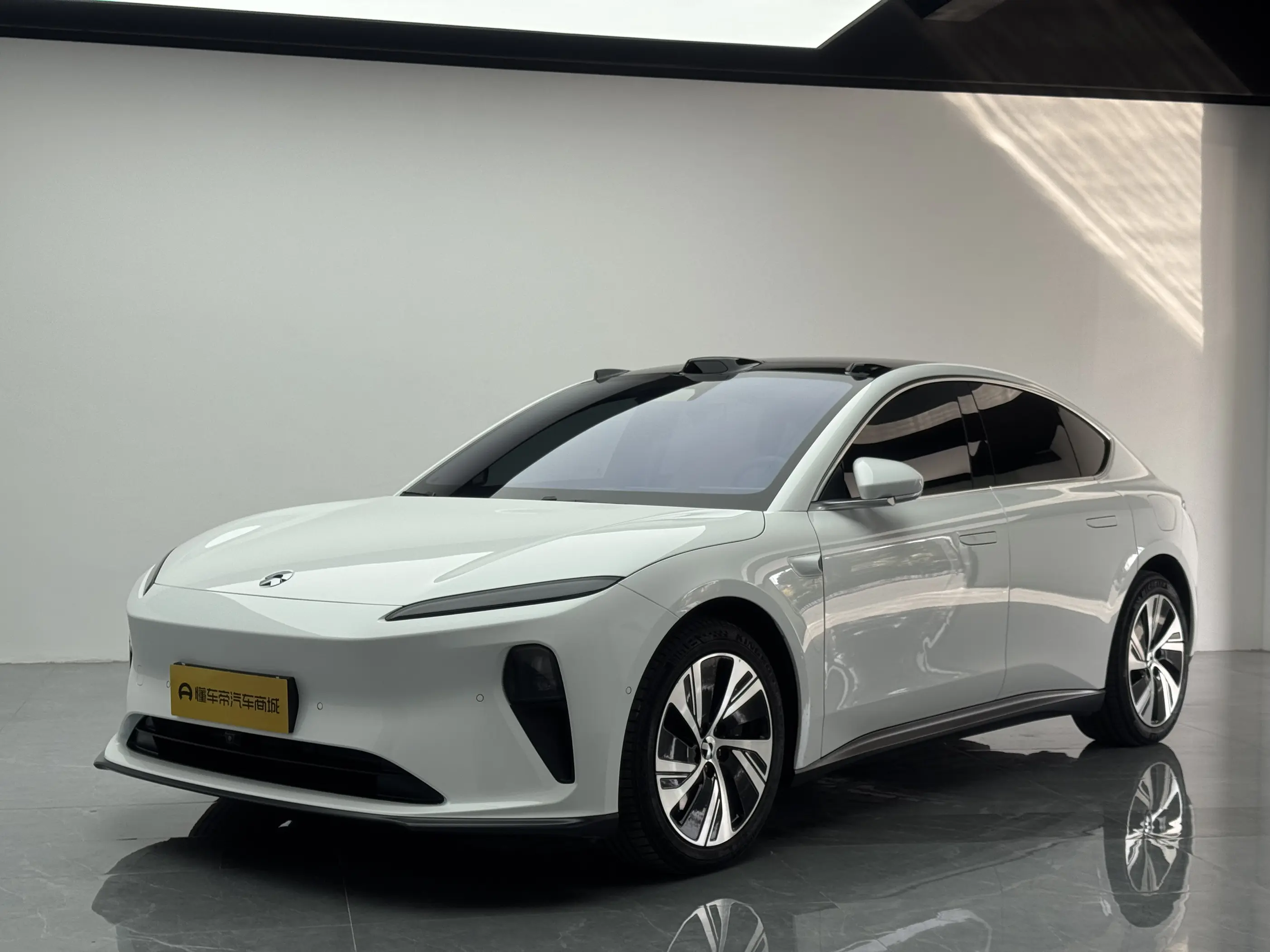 NIO ET5  из Китая