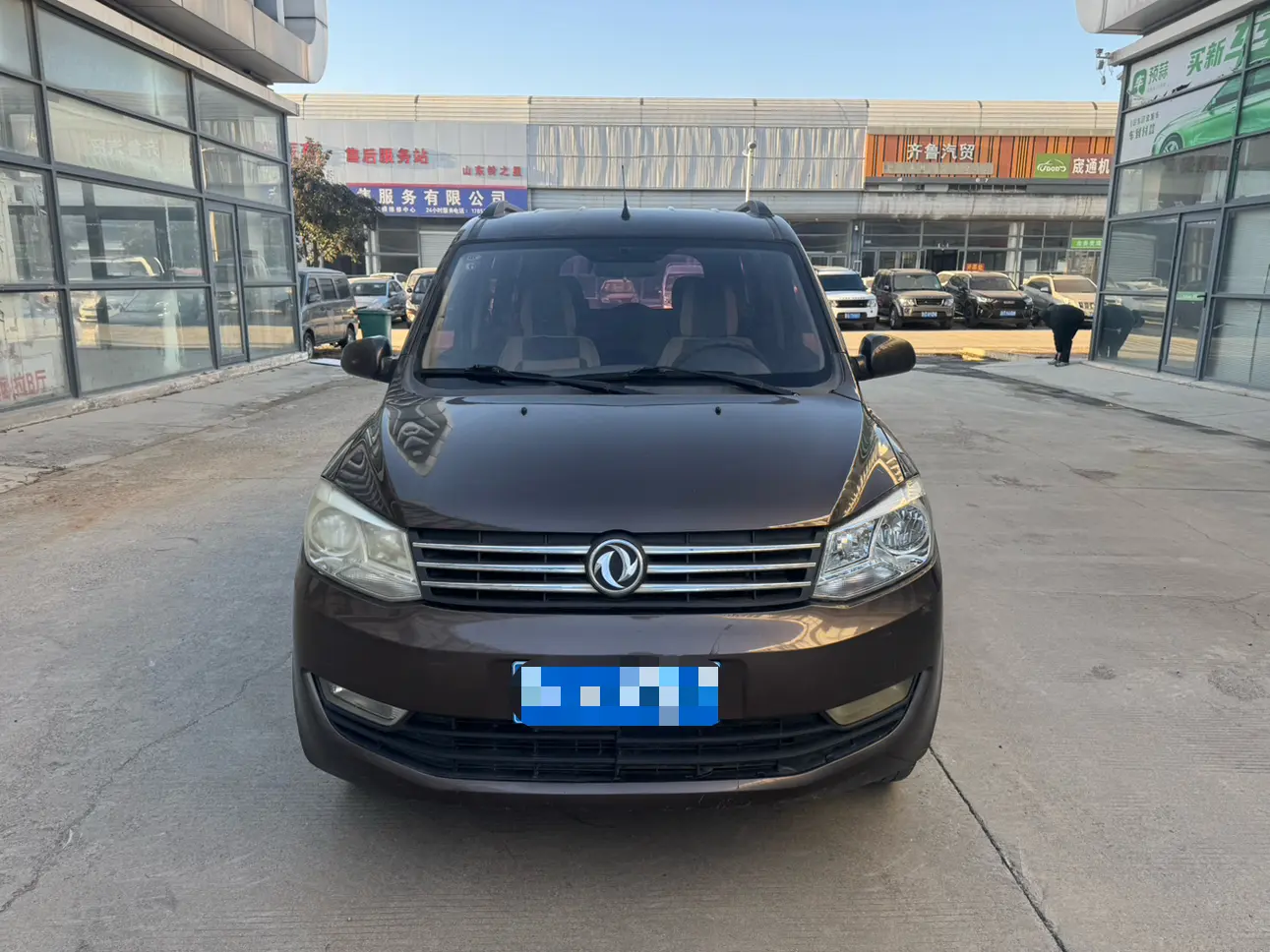 Dongfeng Fengon 330  из Китая