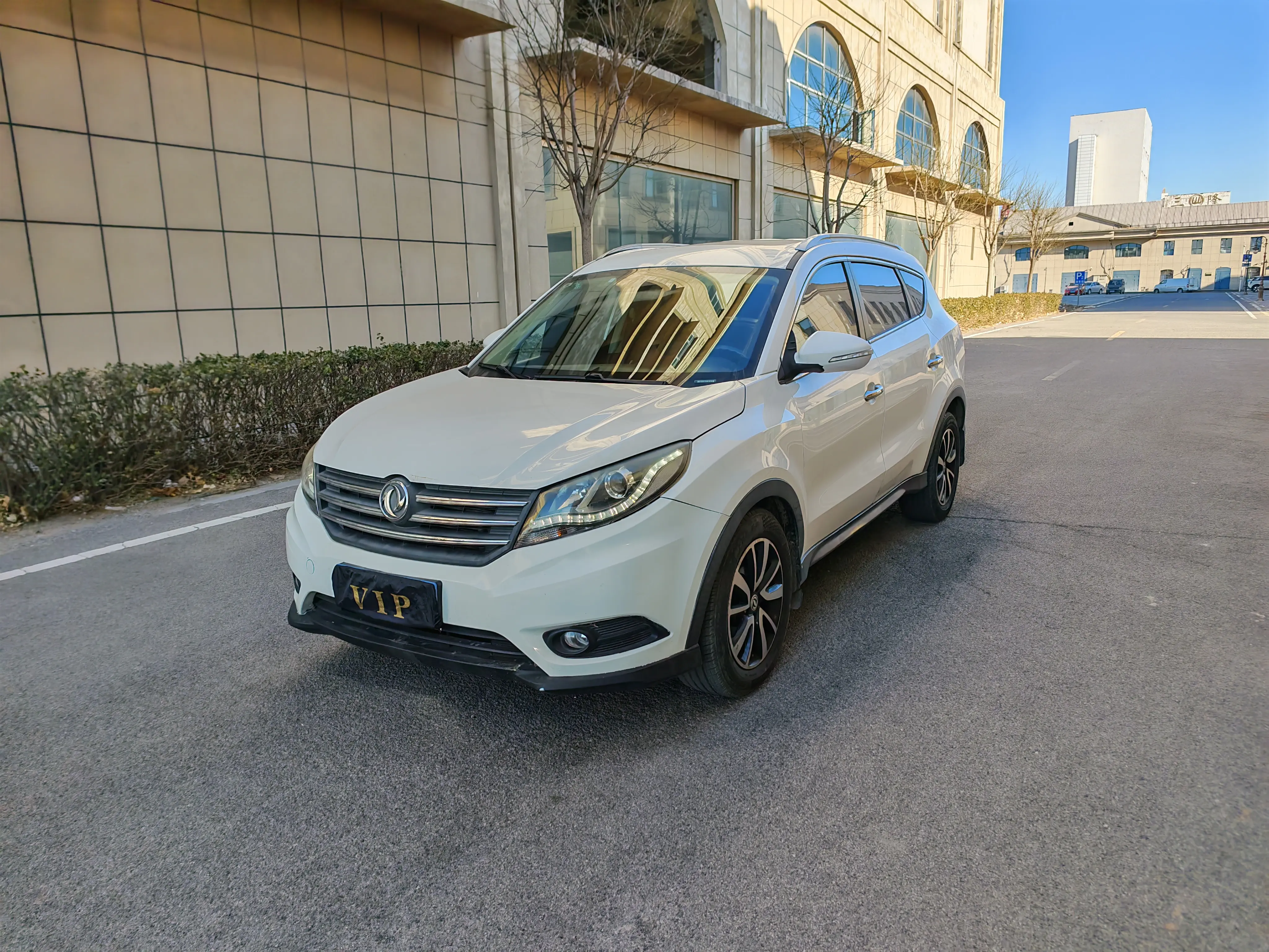 Dongfeng Fengon 580  из Китая