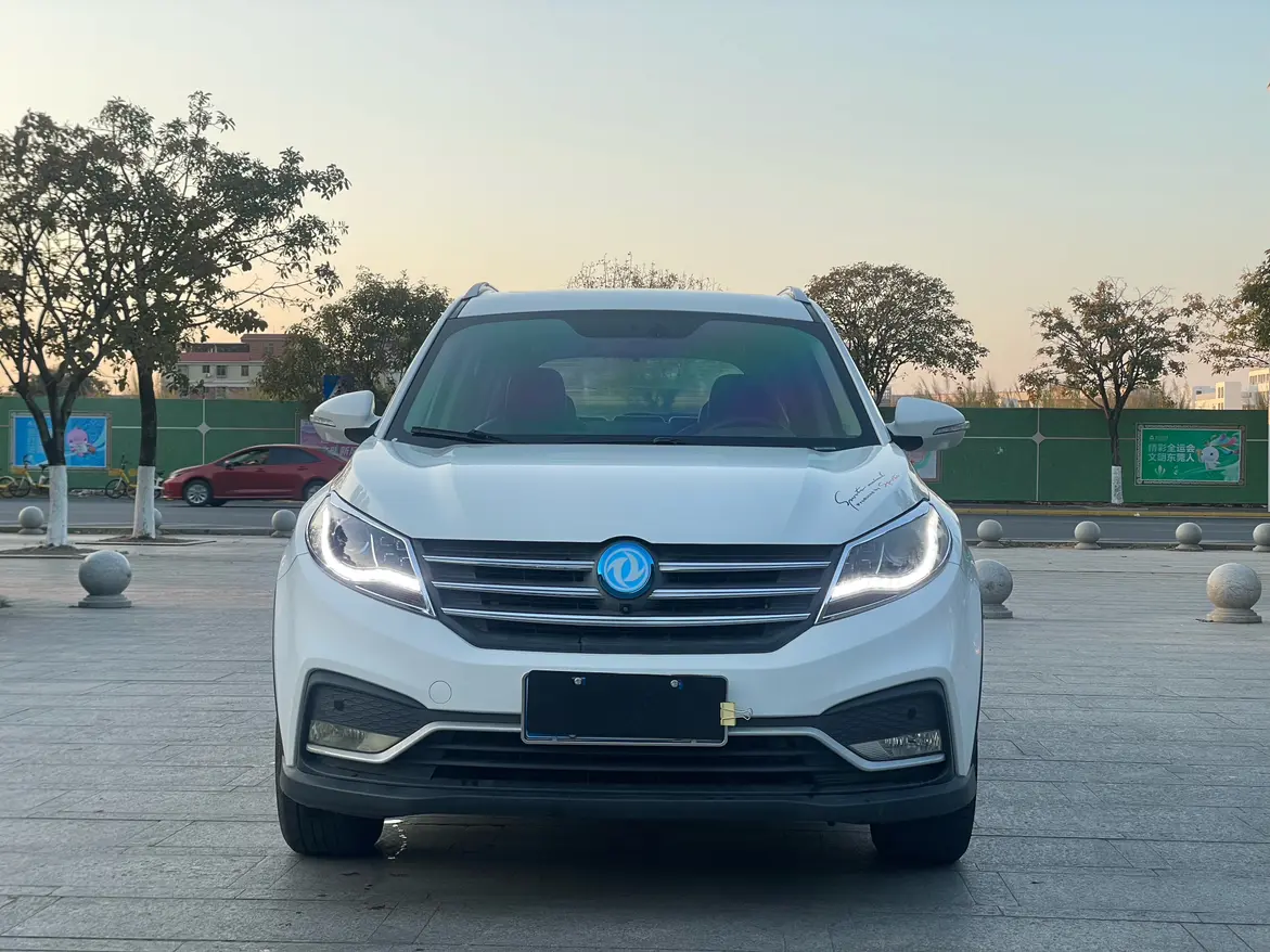 Dongfeng Fengon 580  из Китая