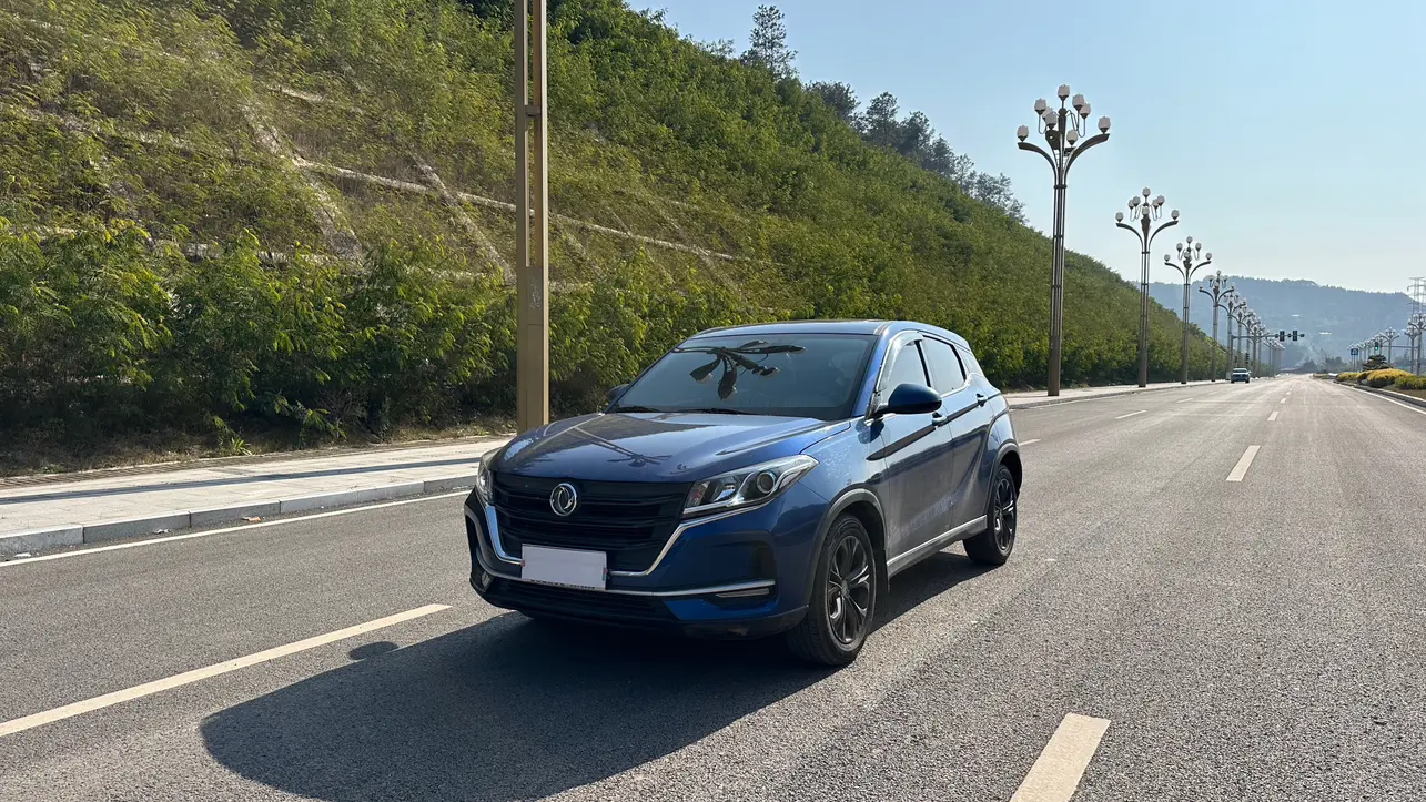 Dongfeng Fengon 500  из Китая