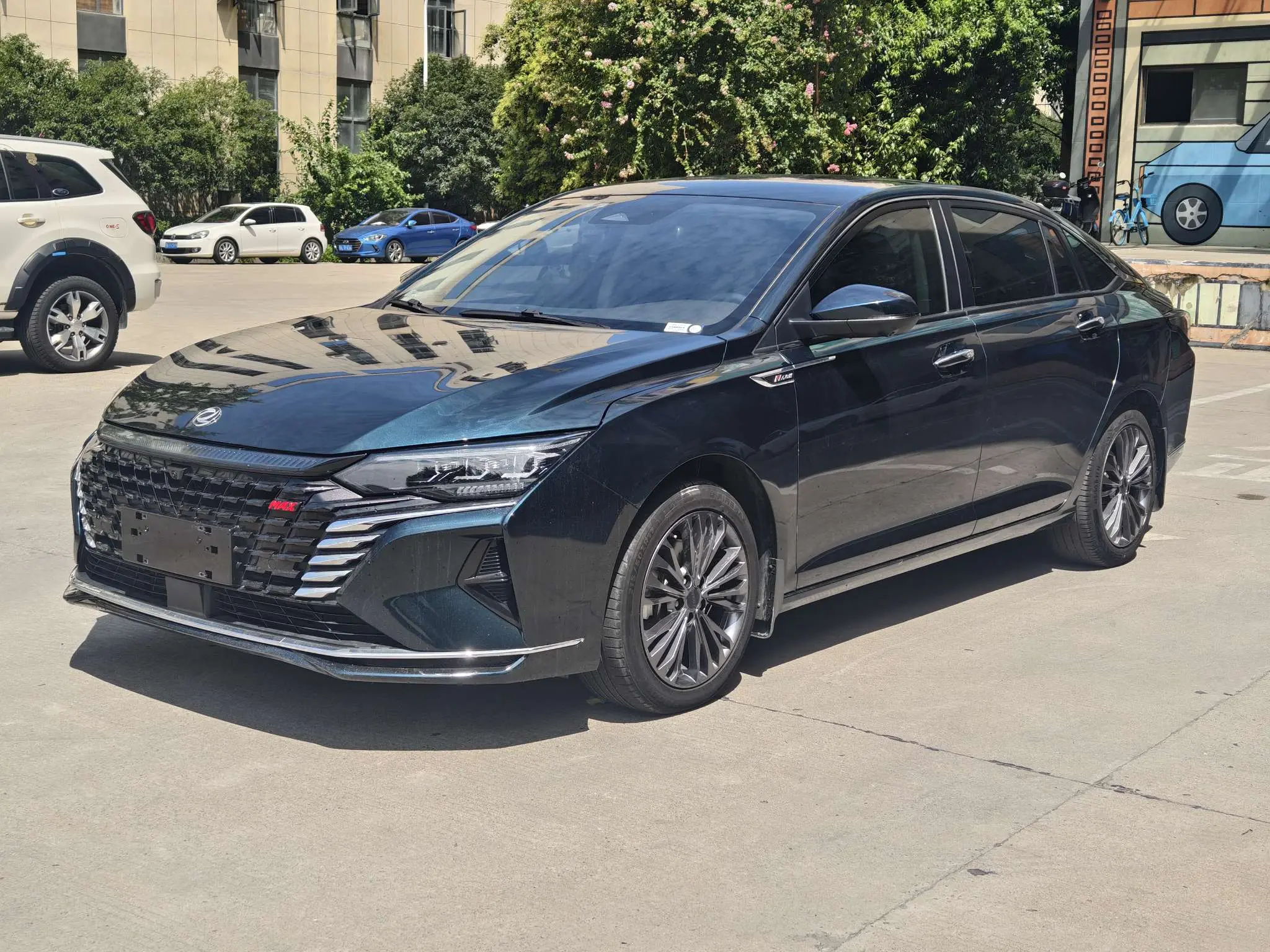 Dongfeng Yixuan MAX  из Китая