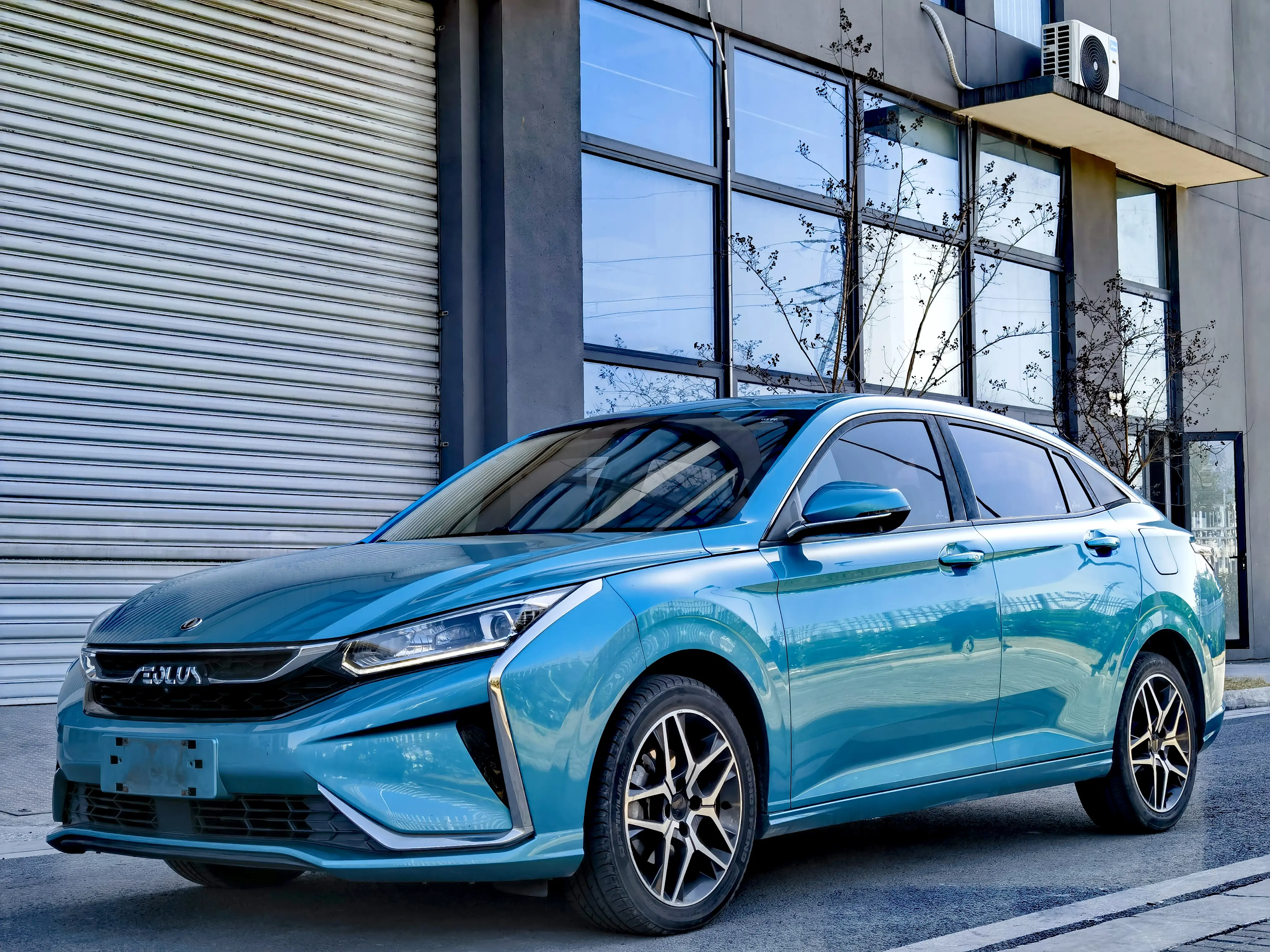 Dongfeng Yixuan  из Китая