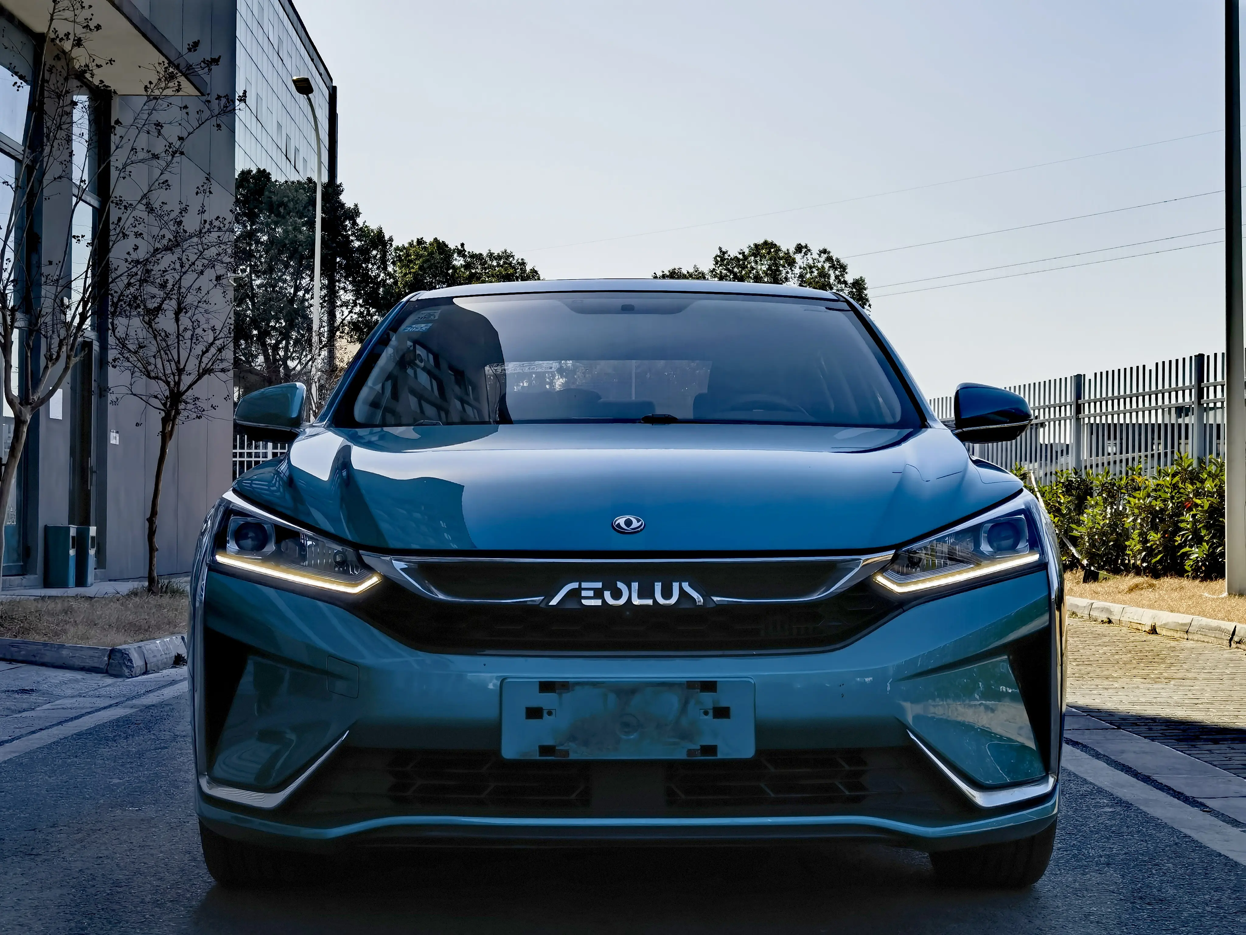 Dongfeng Yixuan  из Китая