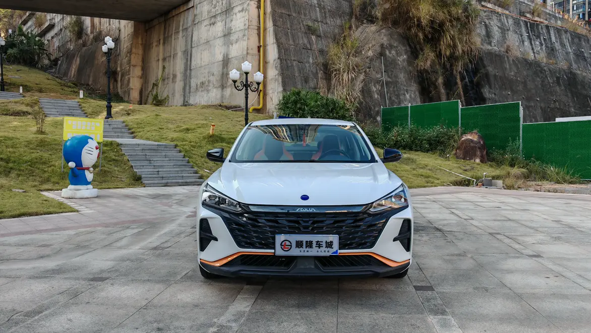 Dongfeng Yixuan  из Китая