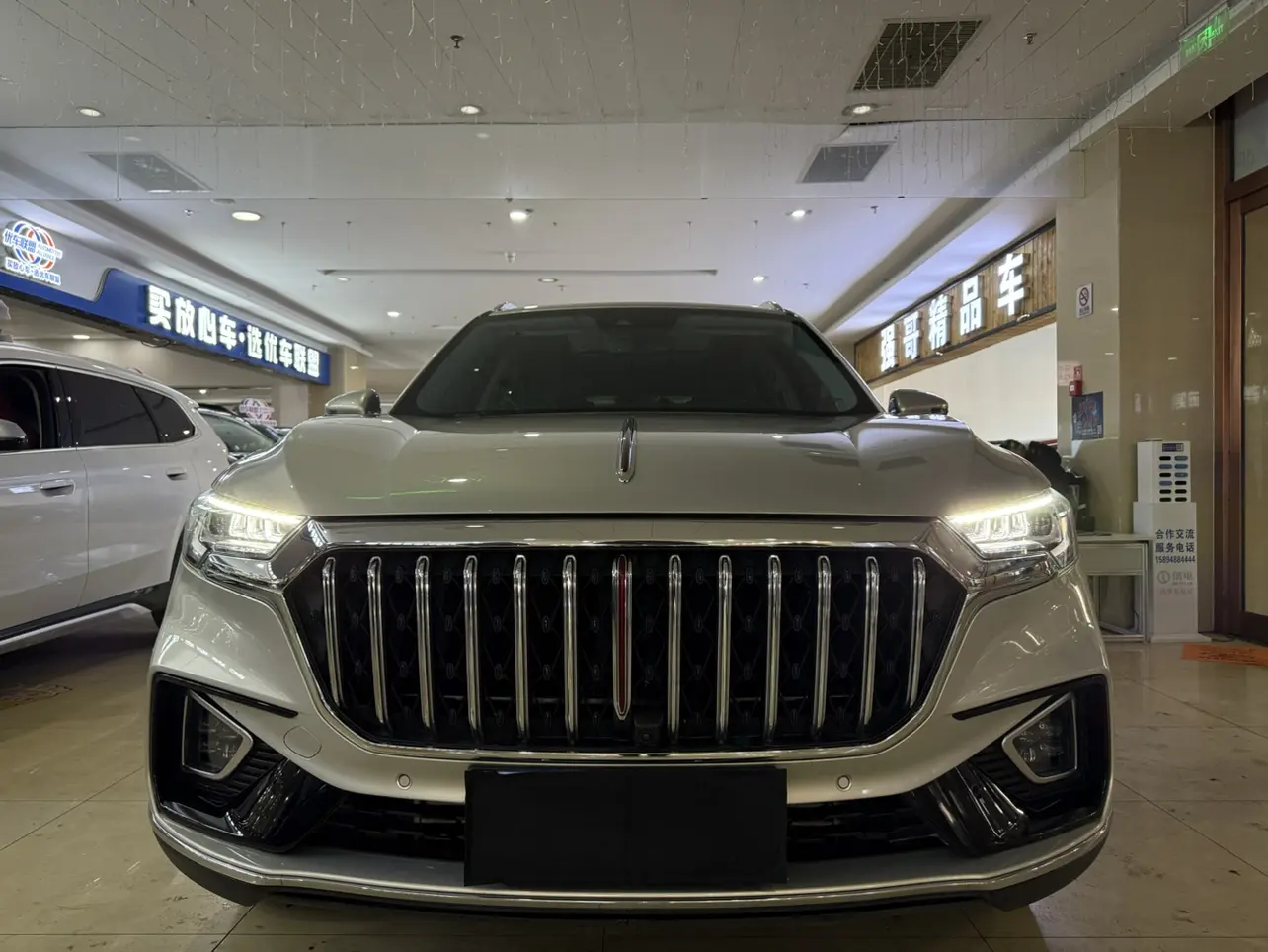 Hongqi HS5  из Китая