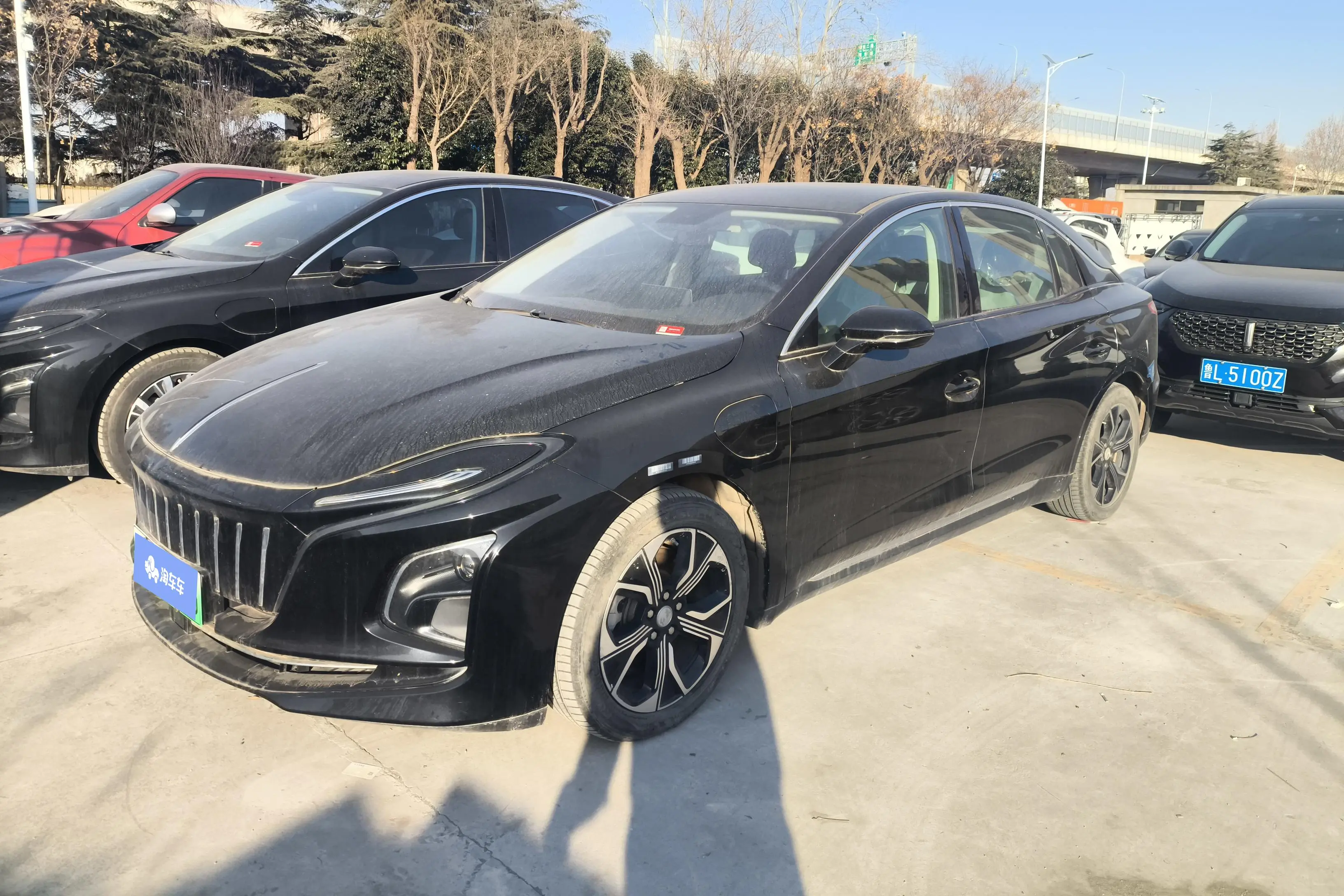 Hongqi E-QM5  из Китая