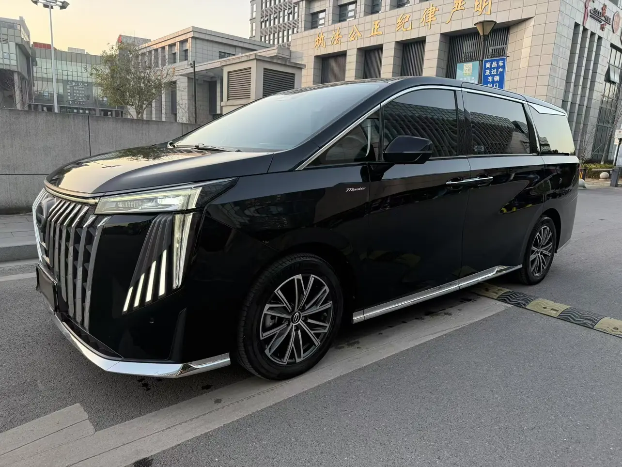 GAC Trumpchi M8  из Китая