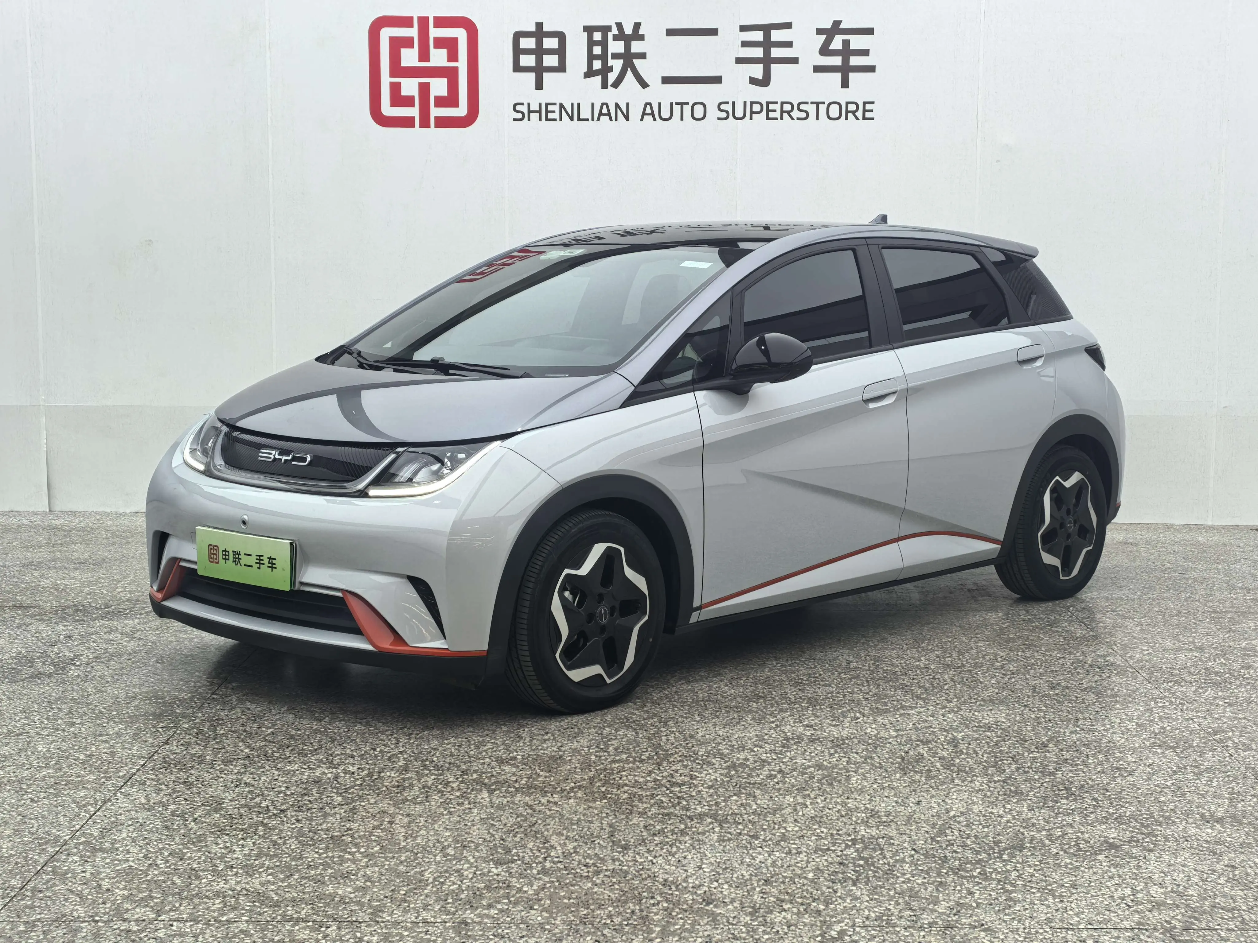 BYD Dolphin  из Китая