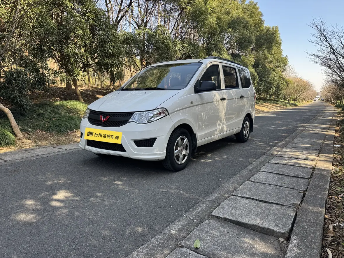 Wuling Hongguang  из Китая