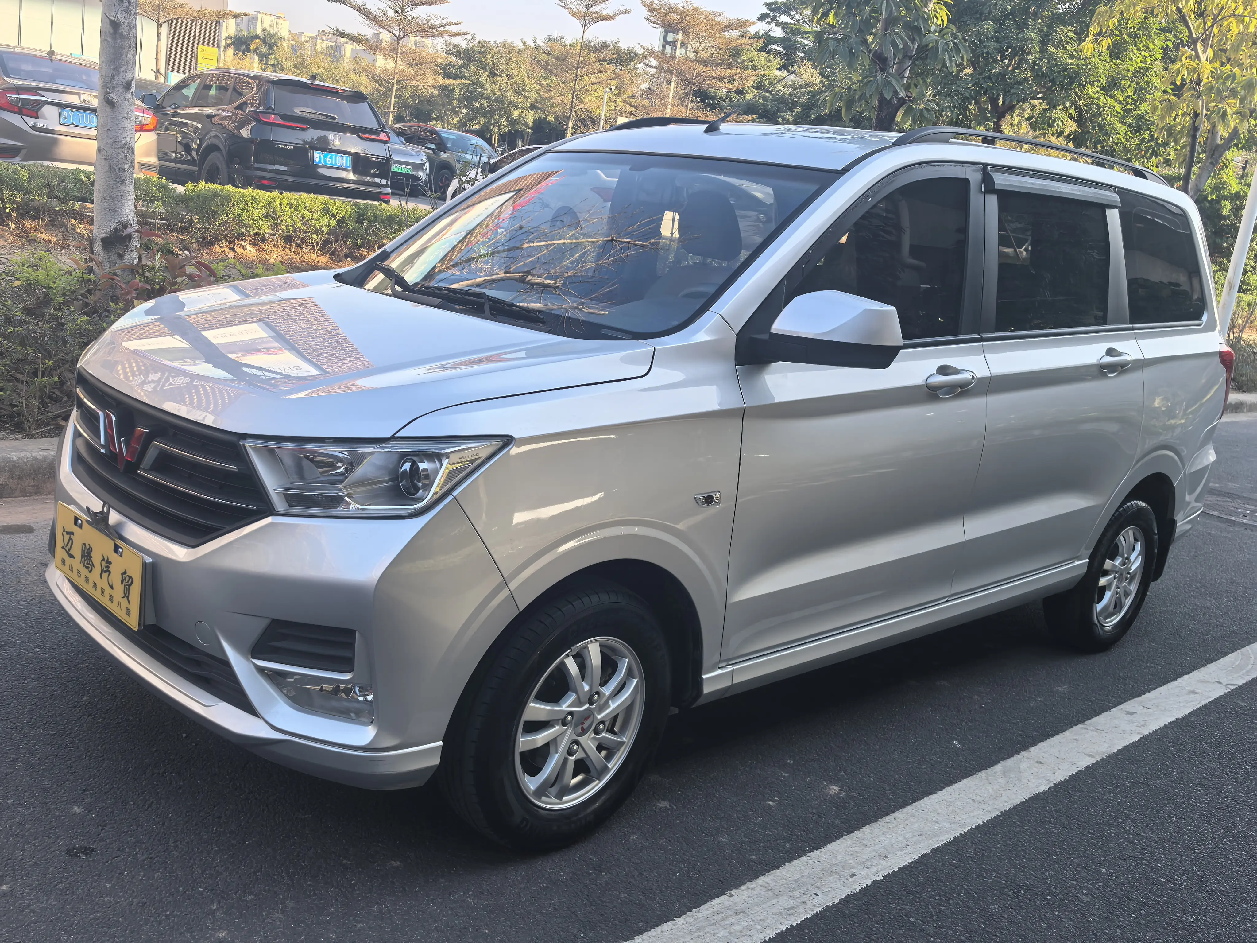Wuling Hongguang  из Китая