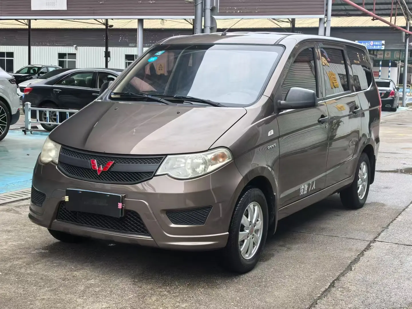 Wuling Hongguang  из Китая