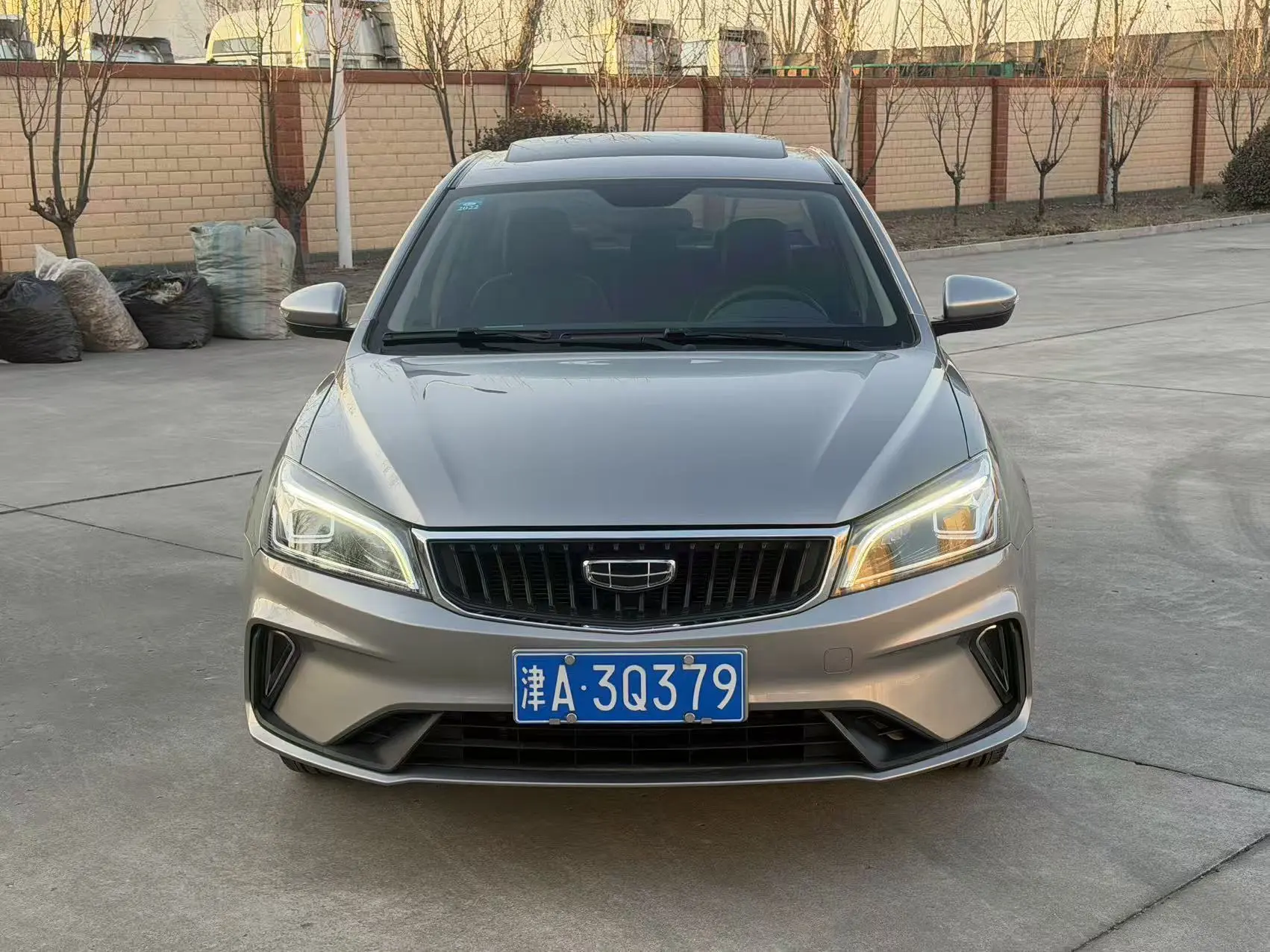 Geely Emgrand  из Китая