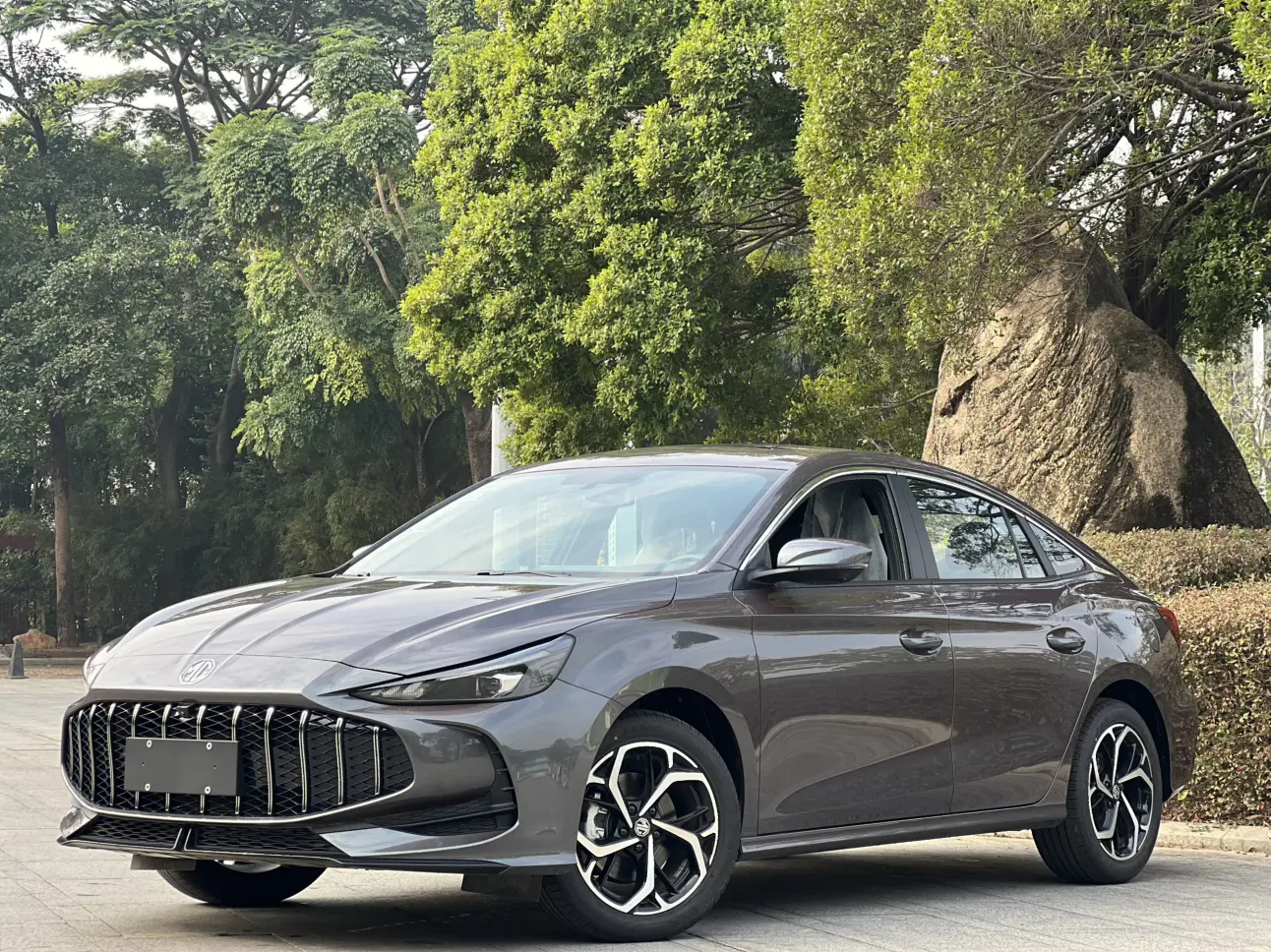 MG 5  из Китая