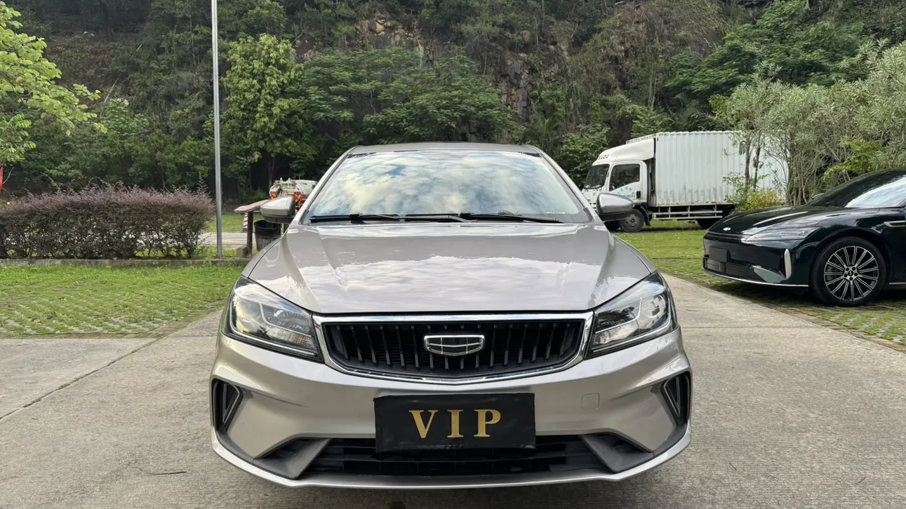 Geely Emgrand  из Китая