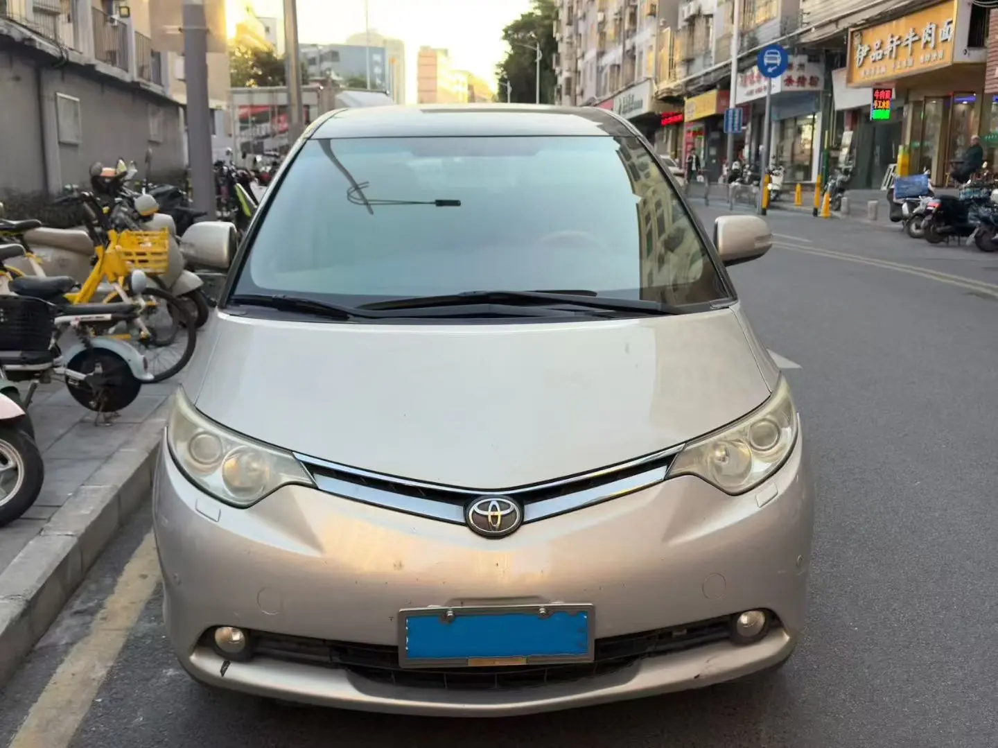 Toyota Previa  из Китая