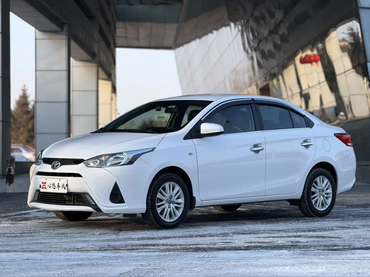 Toyota YARiS L Enjoy  из Китая