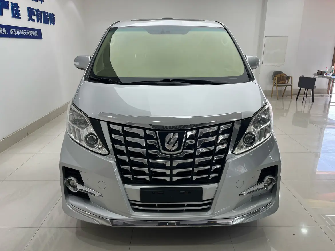 Toyota Alphard (Elfa)  из Китая