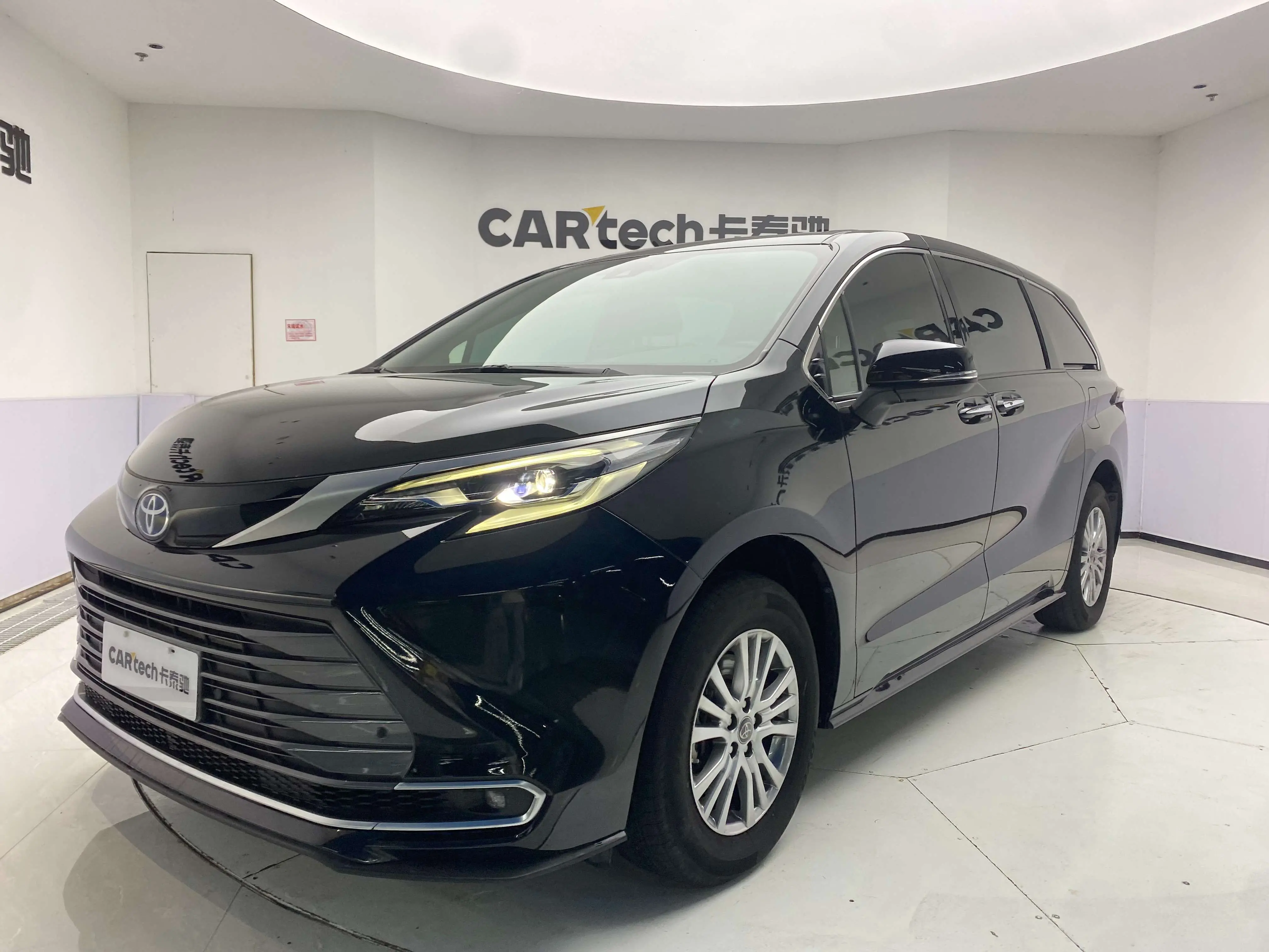 Toyota Sienna  из Китая