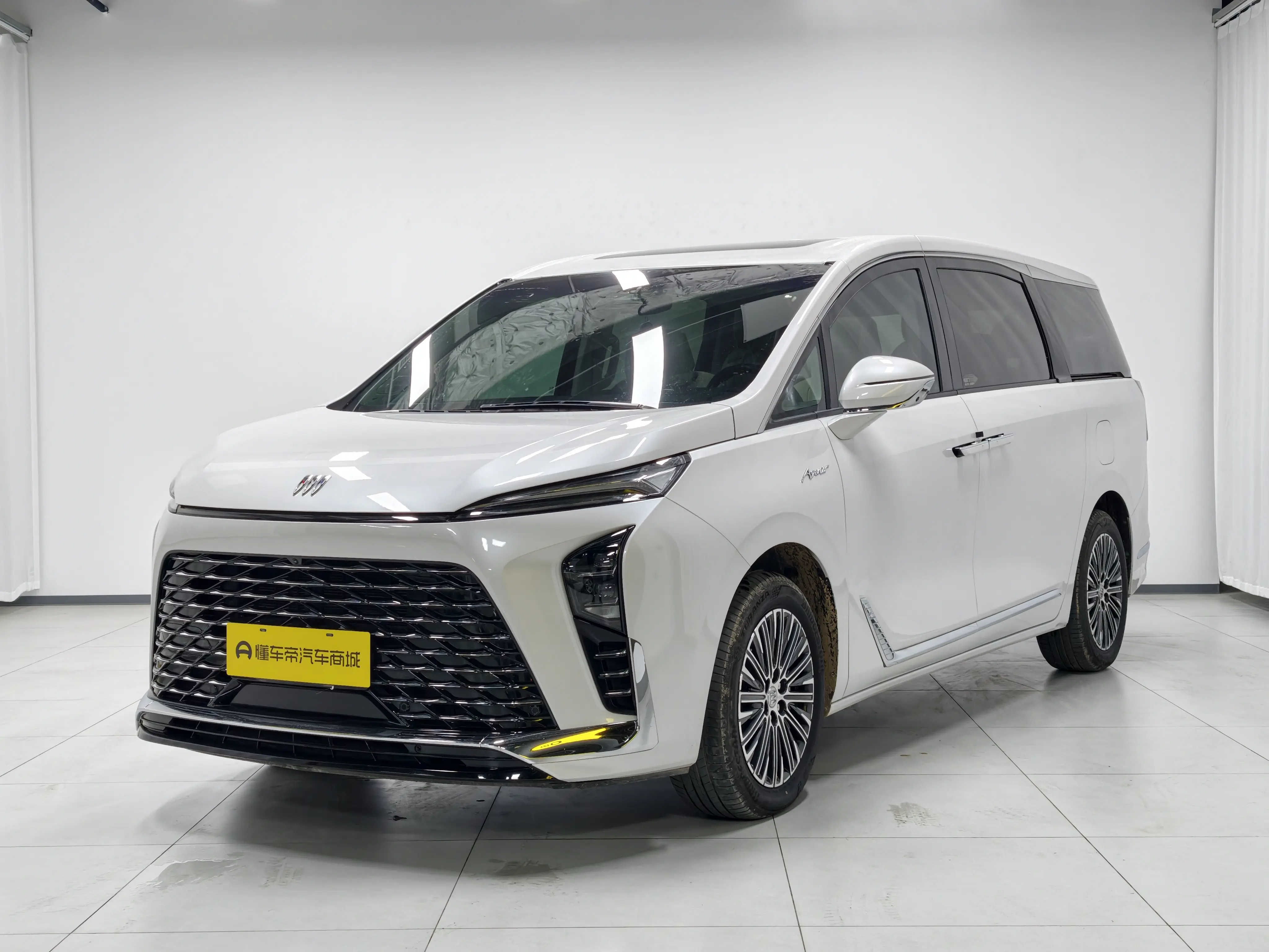 Buick GL8 PHEV  из Китая