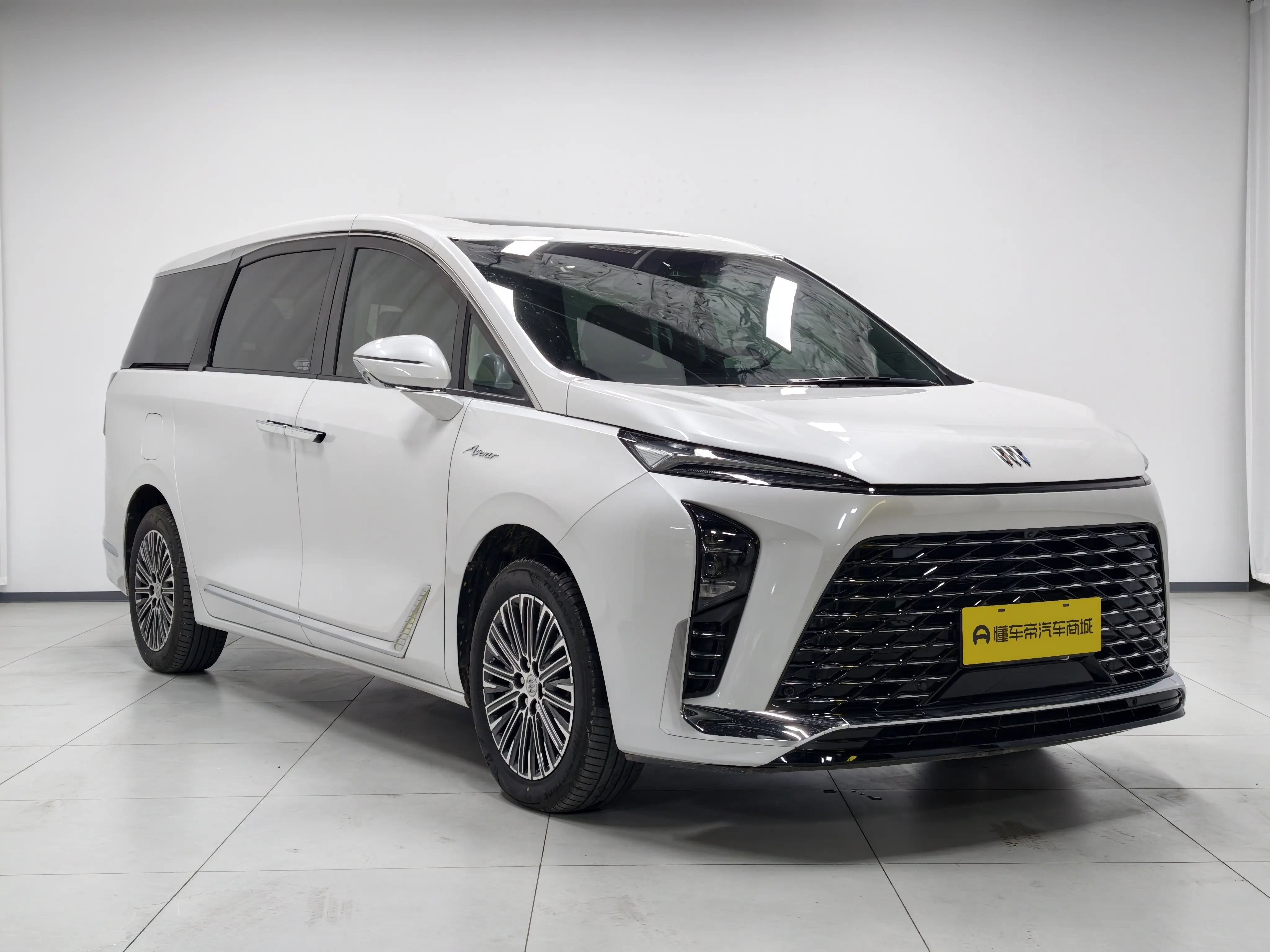 Buick GL8 PHEV  из Китая