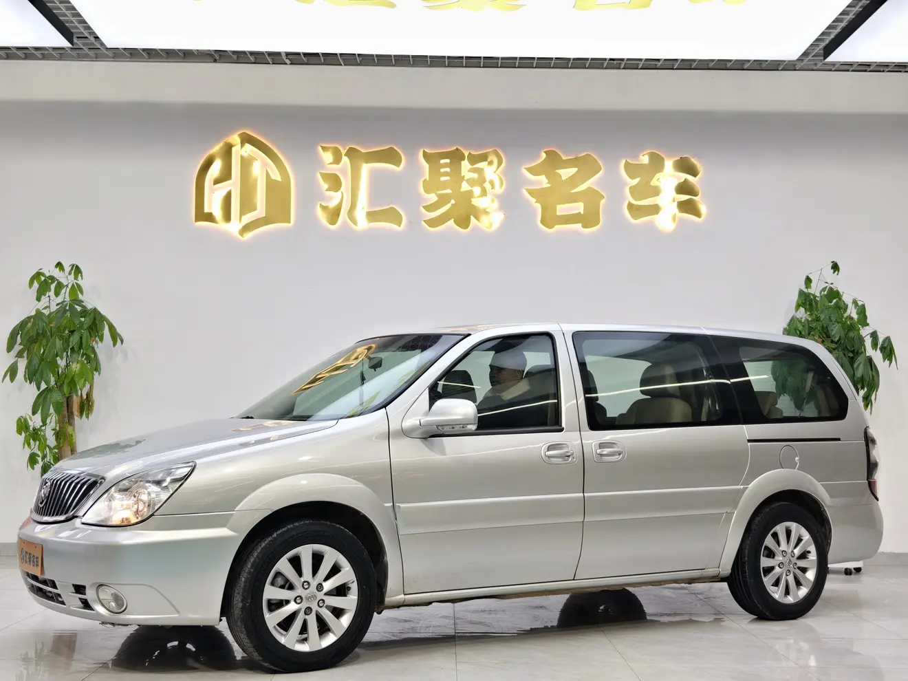 Buick GL8  из Китая