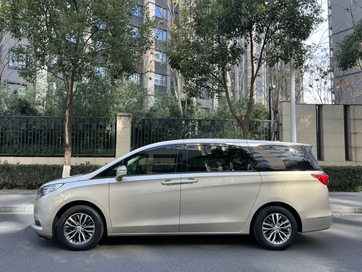 Buick GL8  из Китая