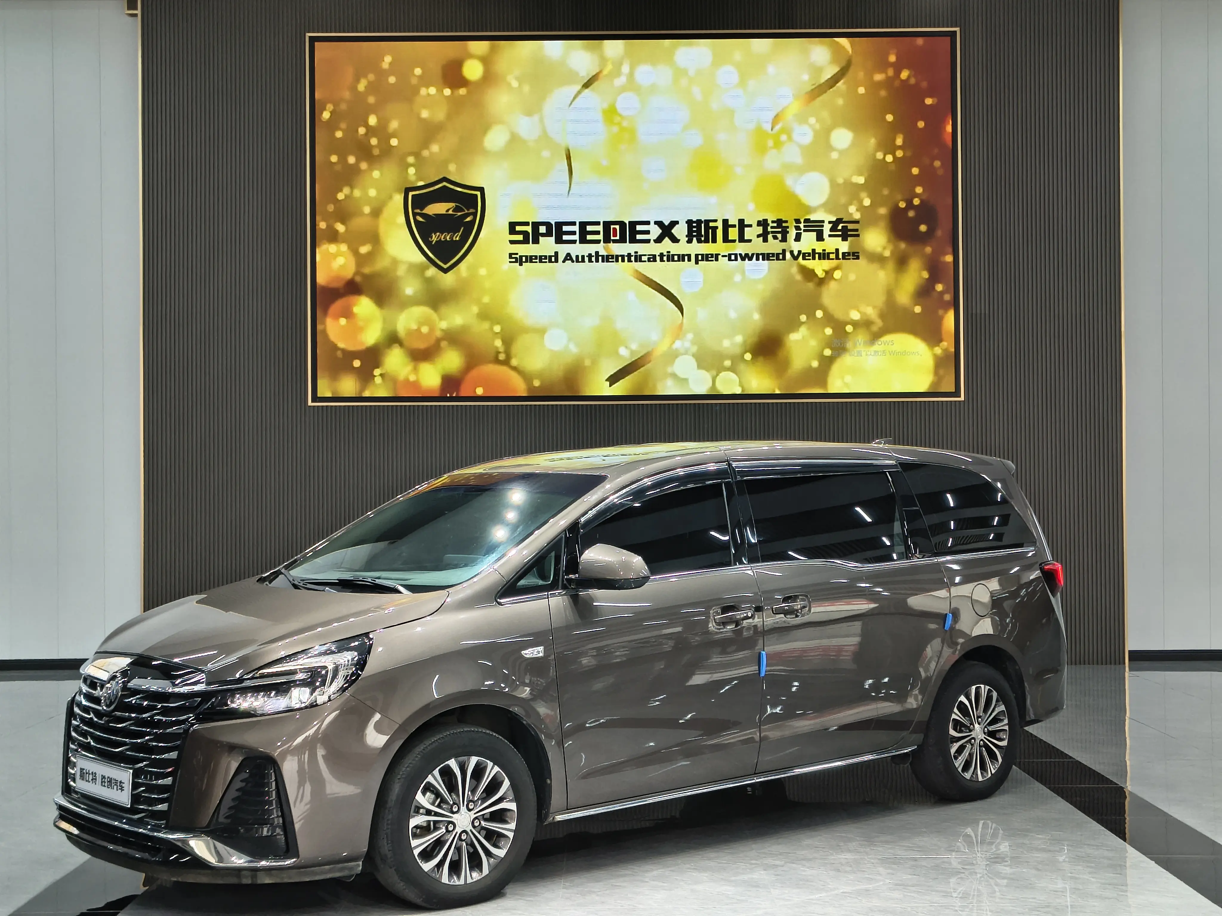 Buick GL8  из Китая