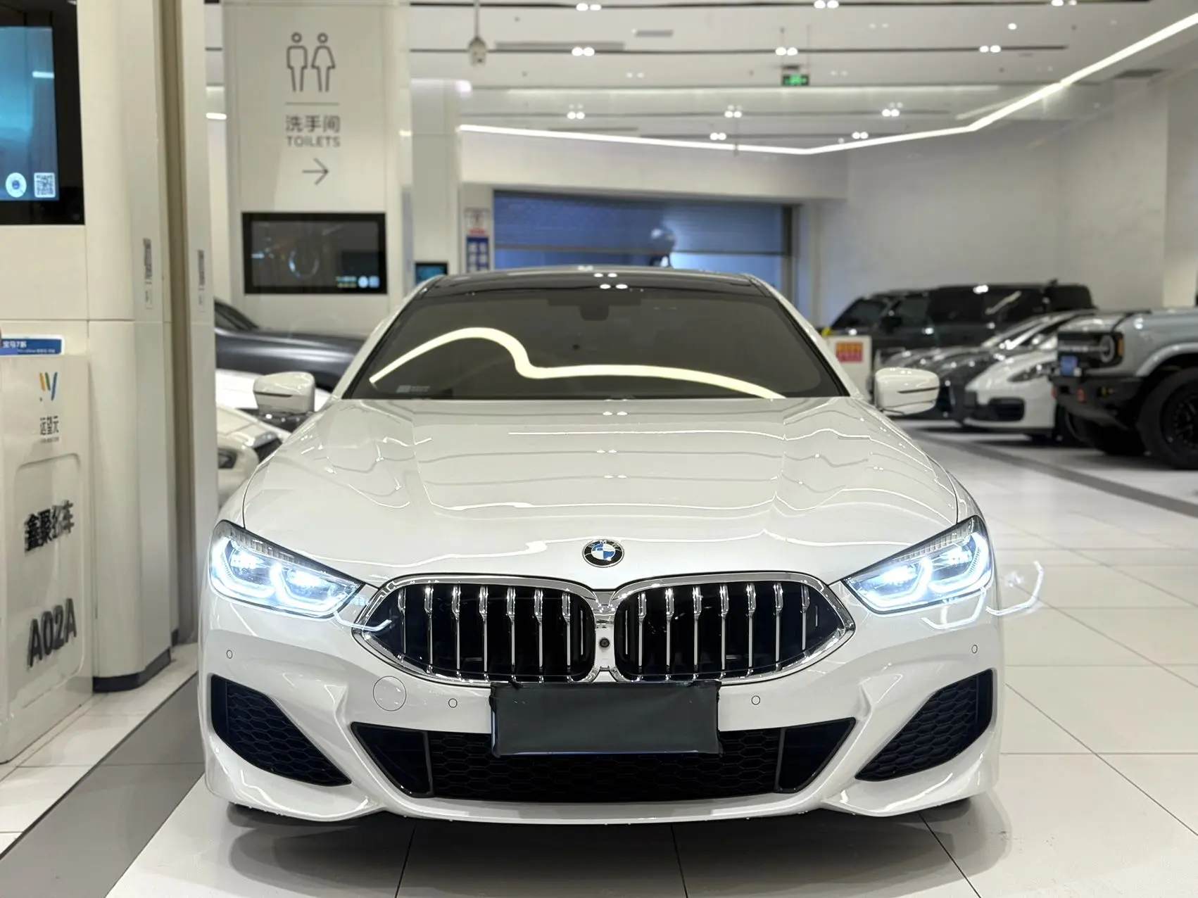 BMW 8 Series  из Китая