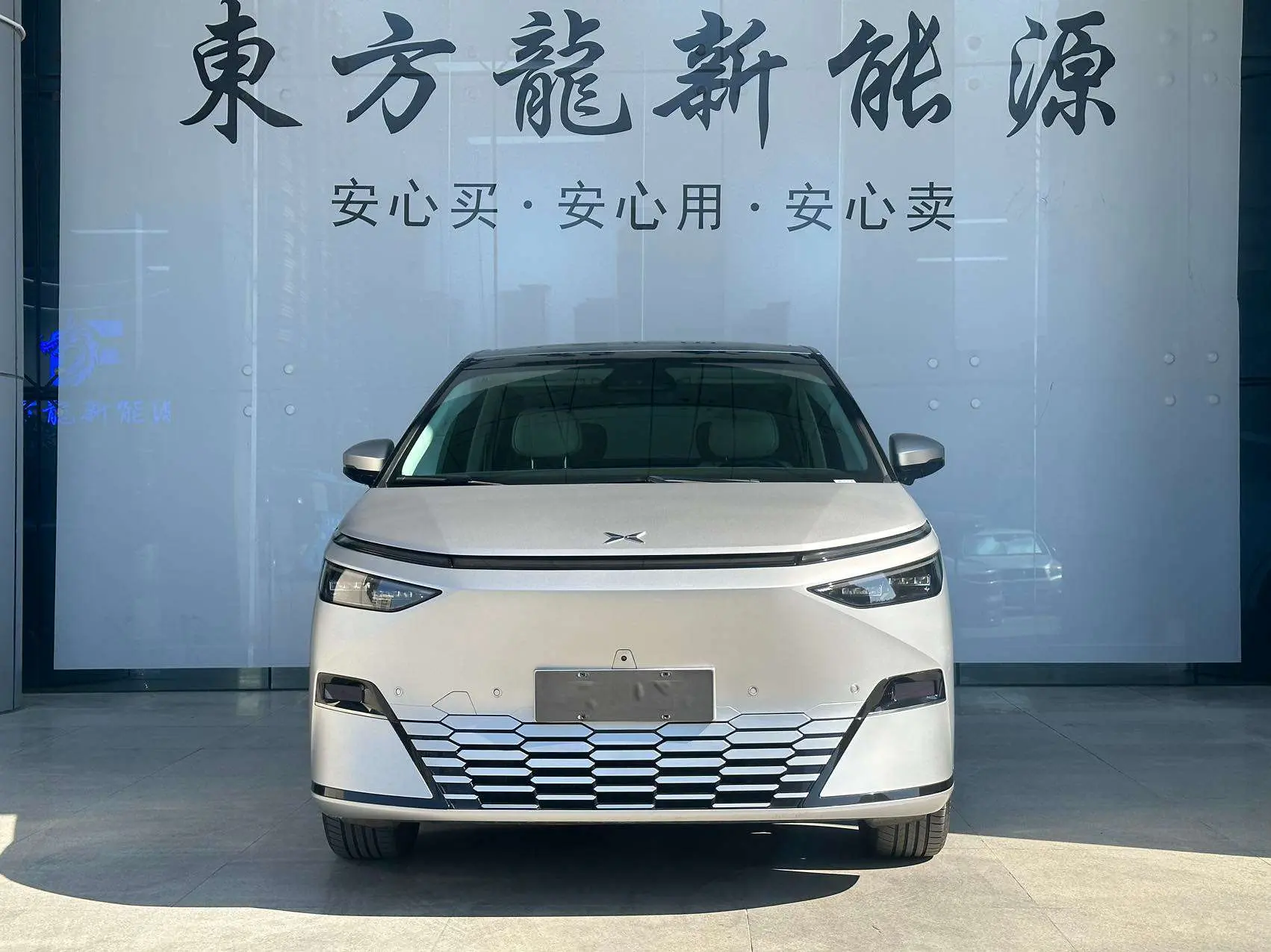 Xpeng X9  из Китая