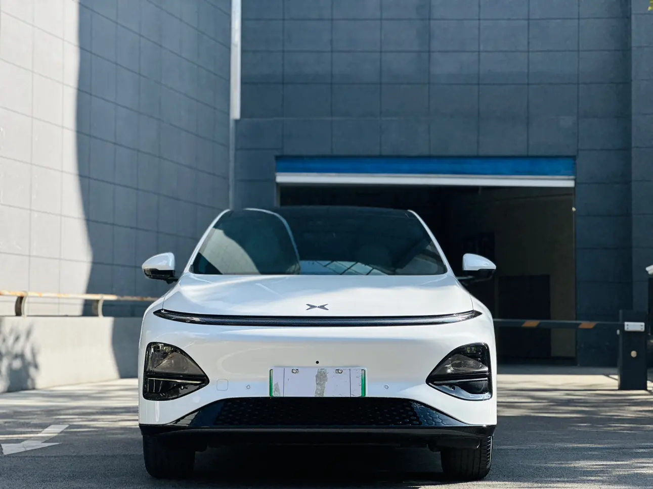 Xpeng G6  из Китая